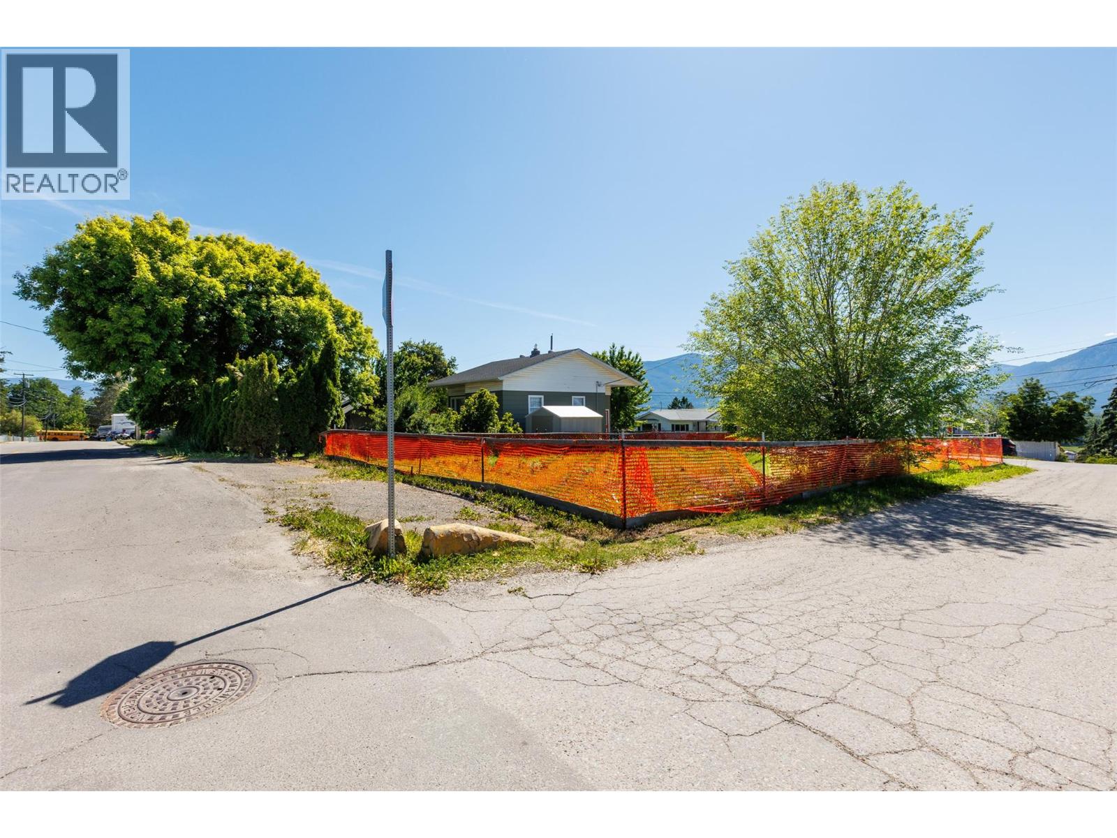 520 8th Avenue S, Creston, British Columbia  V0B 1G3 - Photo 4 - 10359421