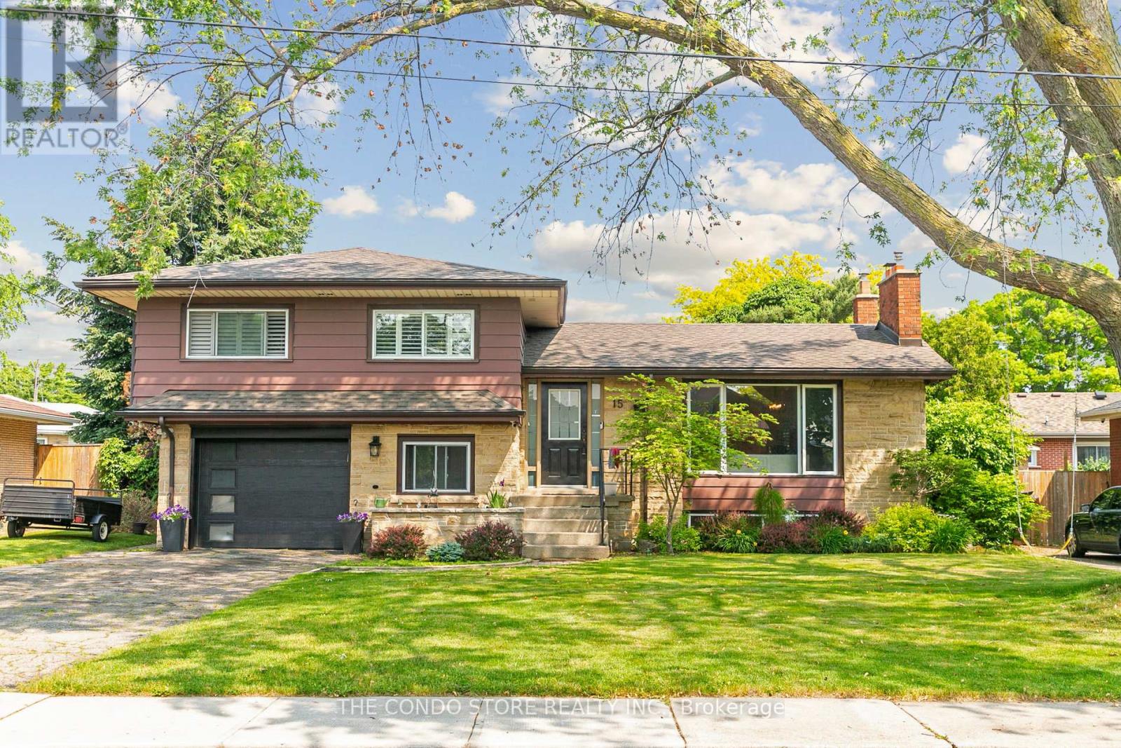15 Old Orchard Drive, Hamilton (Riverdale), Ontario  L8E 1E9 - Photo 1 - X12345311