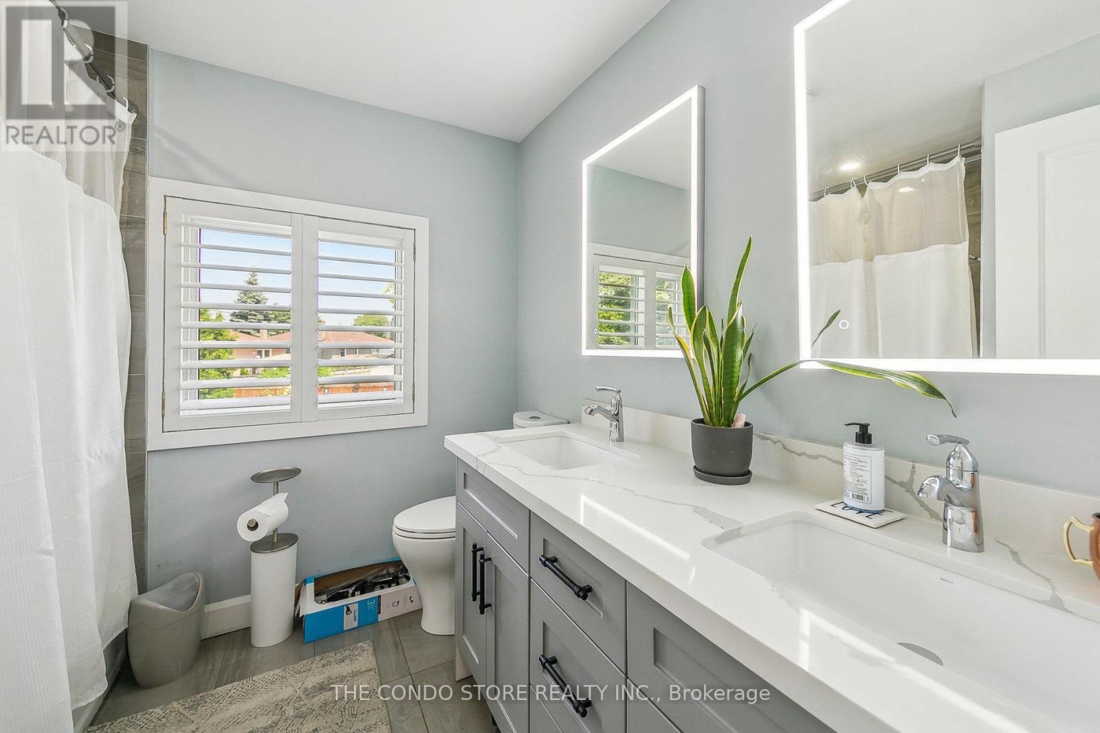 15 Old Orchard Drive, Hamilton (Riverdale), Ontario  L8E 1E9 - Photo 10 - X12345311
