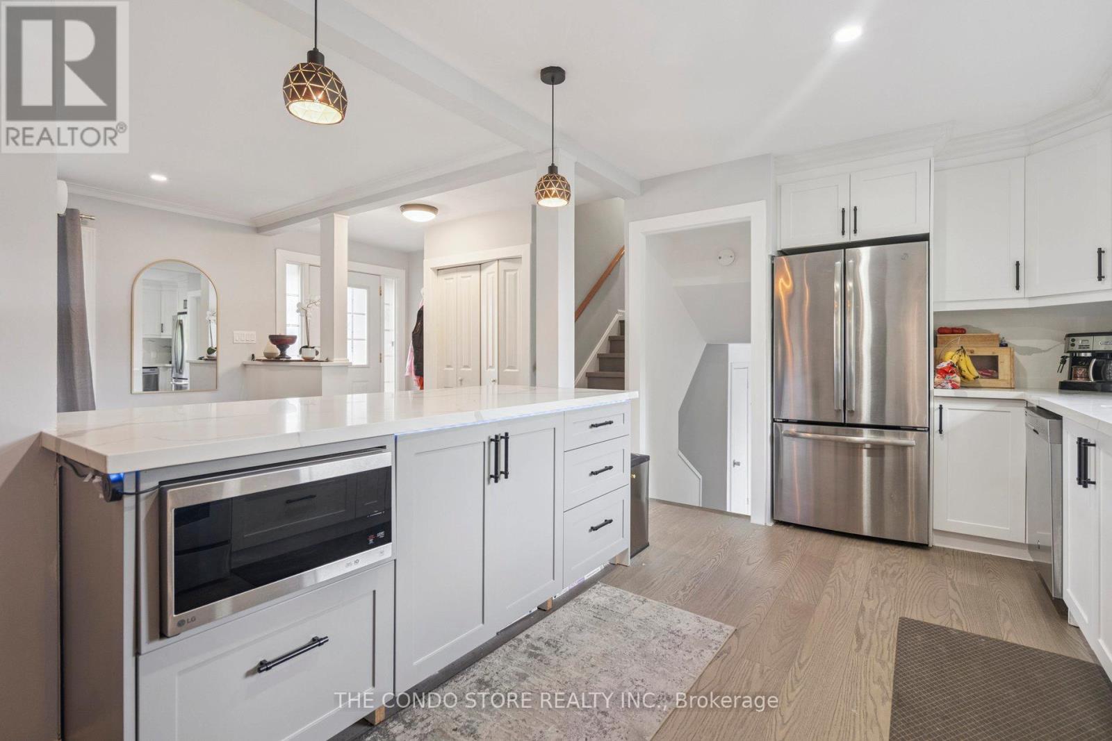 15 Old Orchard Drive, Hamilton (Riverdale), Ontario  L8E 1E9 - Photo 5 - X12345311