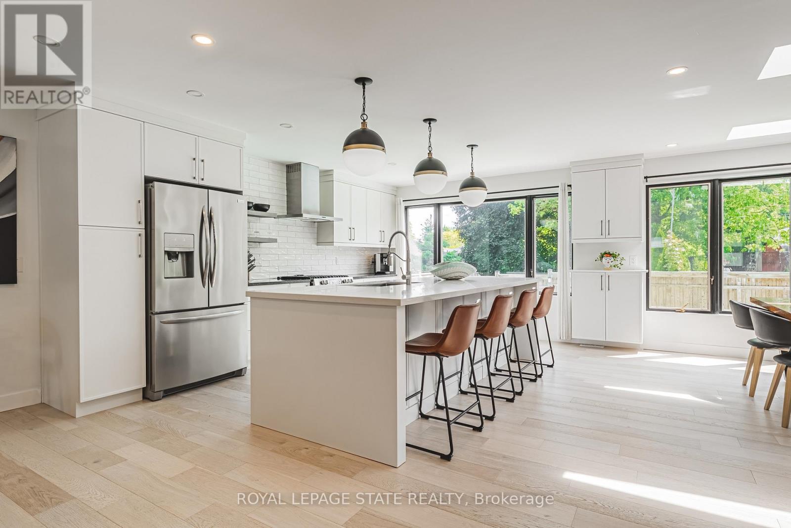 Property at 16 LYNNDALE DRIVE image 4