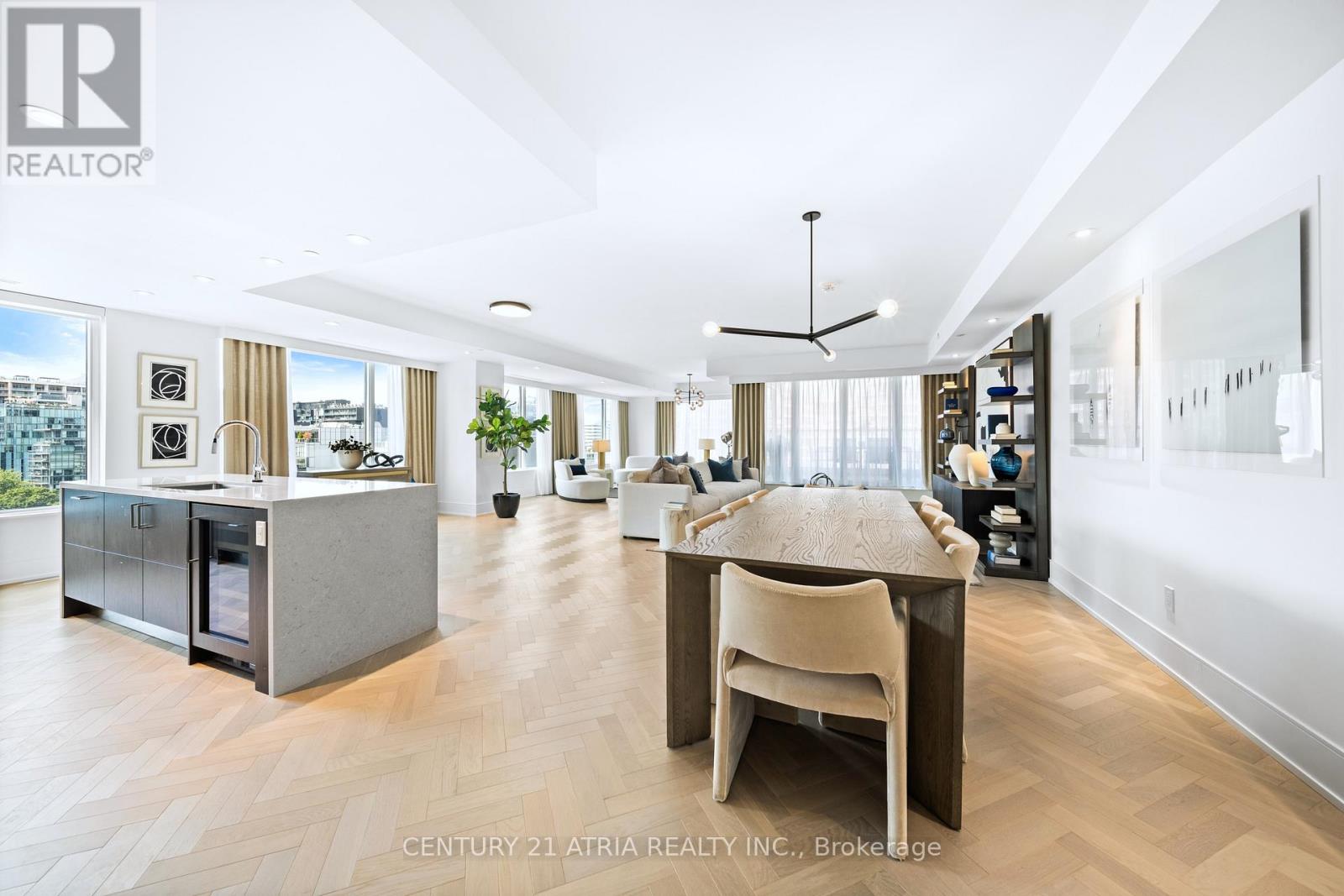 810 - 455 Wellington Street W, Toronto, Ontario  M5J 2R2 - Photo 21 - C12331347