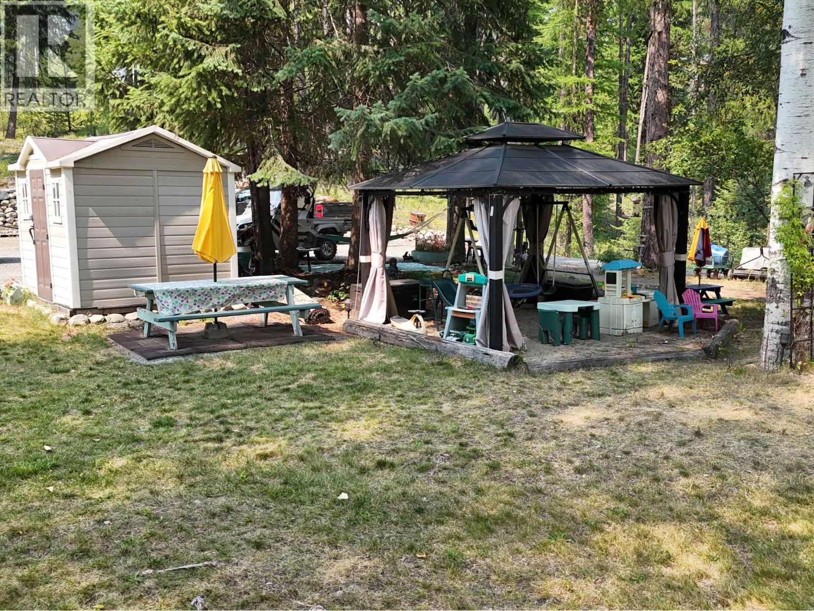 9765 Braunagel Road, Moyie, British Columbia  V0B 2A0 - Photo 10 - 10359427