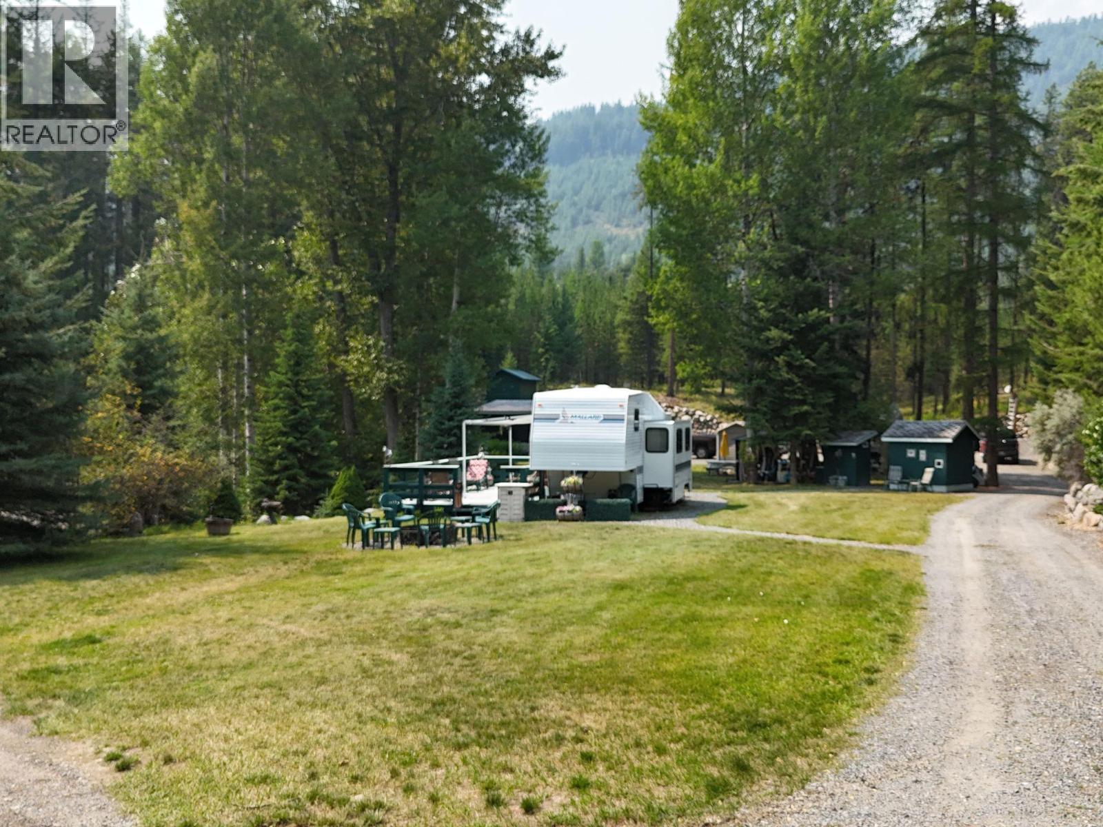 9765 Braunagel Road, Moyie, British Columbia  V0B 2A0 - Photo 16 - 10359427