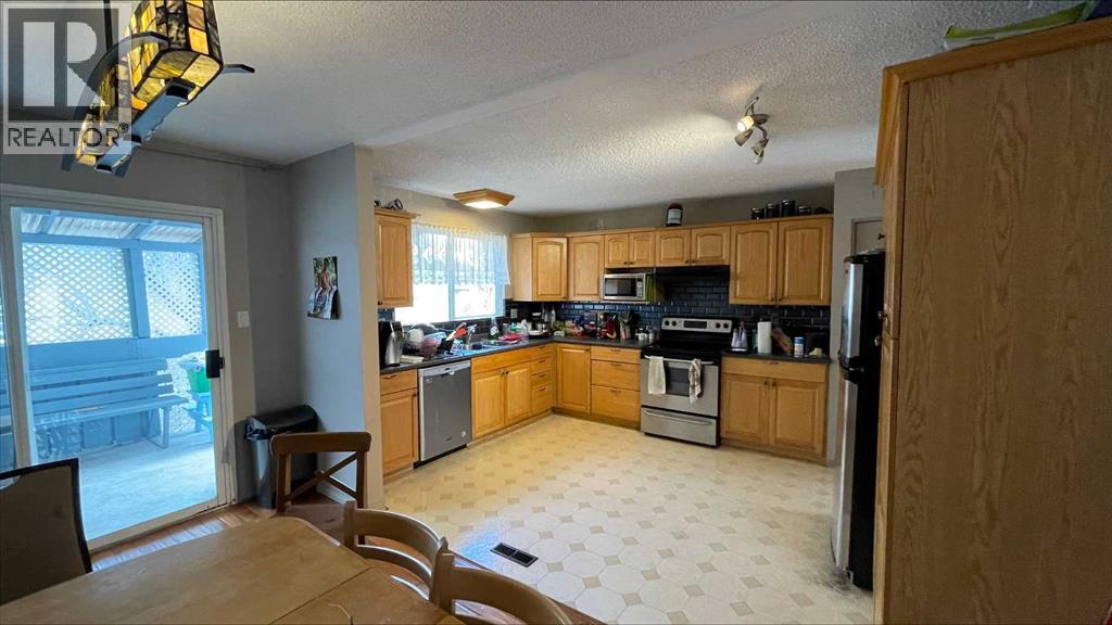 194 Pensacola Court W, Lethbridge, Alberta  T1K 4R6 - Photo 9 - A2243090