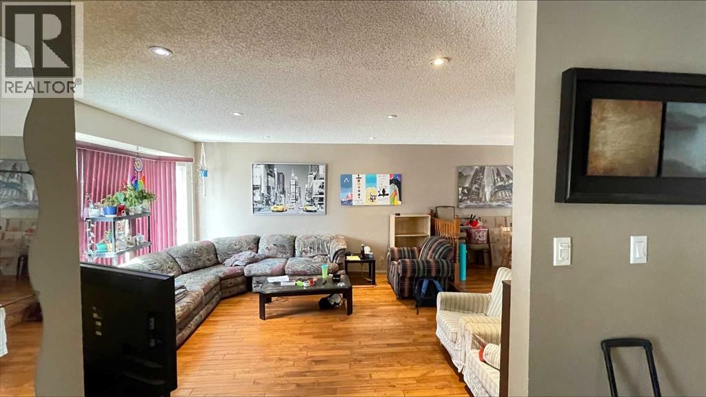 Property at 194 Pensacola Court W image 4