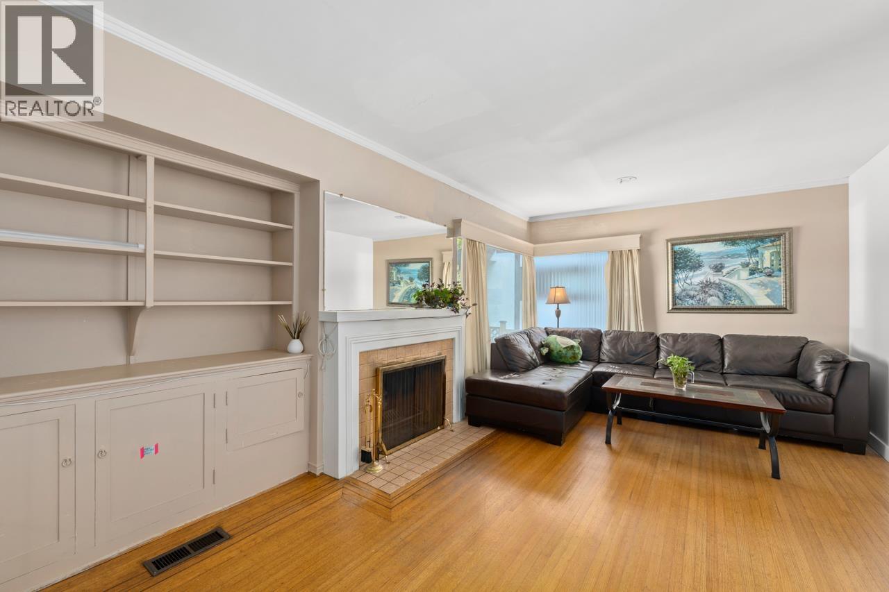 Property at 6930 GRANVILLE STREET image 3