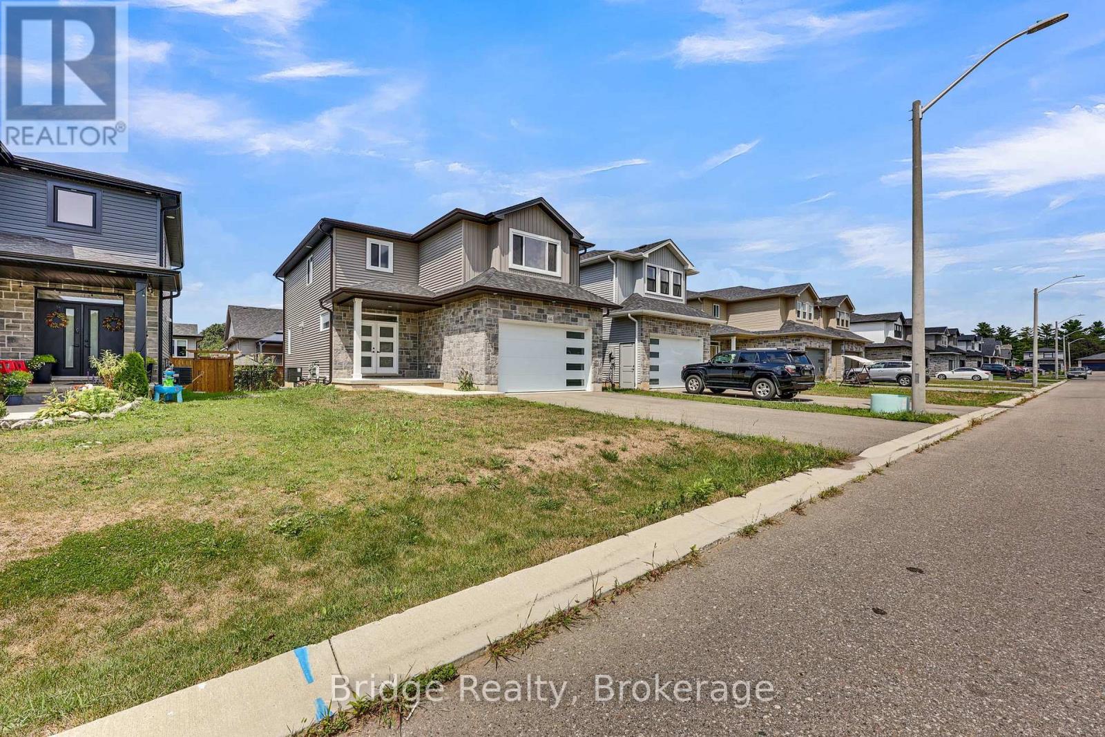66 Cash Crescent, Ingersoll, Ontario  N5C 0E2 - Photo 2 - X12345493