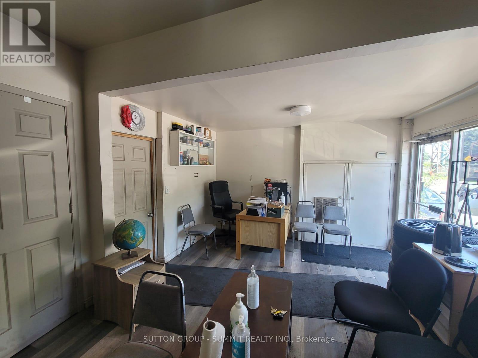 463 Kenilworth Avenue, Hamilton (Crown Point), Ontario  L8H 4T5 - Photo 4 - X12345398