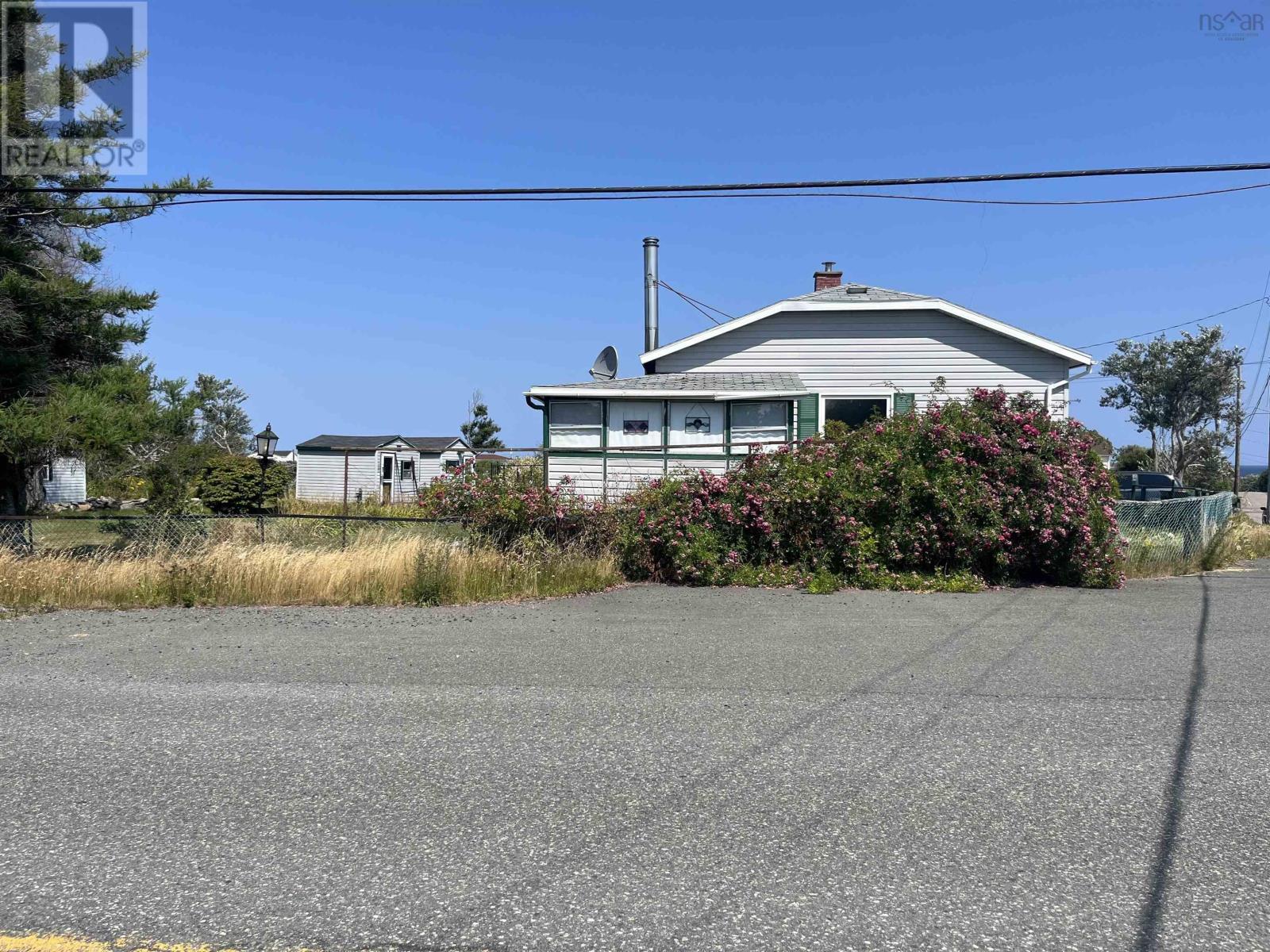 742 Donkin Highway, Donkin, Nova Scotia  B1A 6P1 - Photo 2 - 202520658