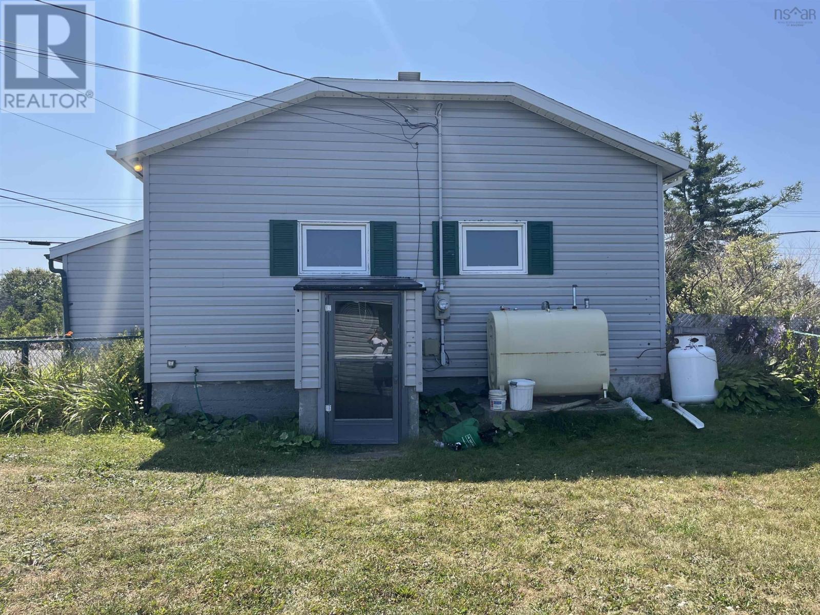 742 Donkin Highway, Donkin, Nova Scotia  B1A 6P1 - Photo 3 - 202520658