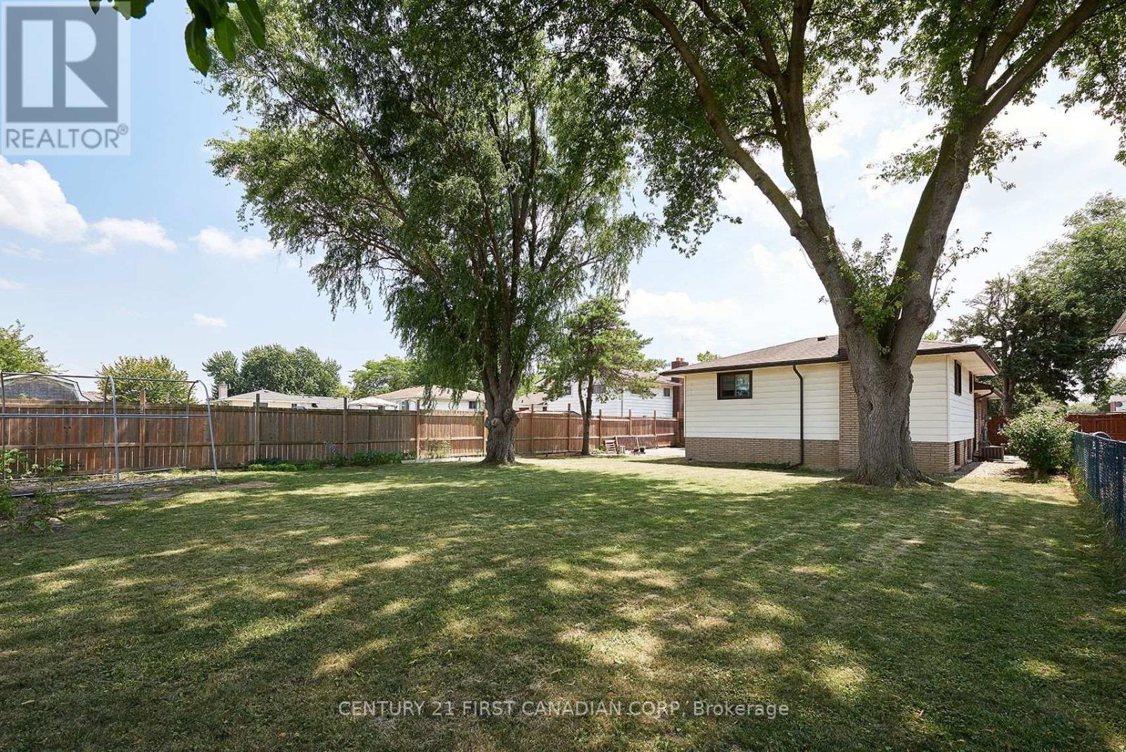 10776 Atwater Crescent, Windsor, Ontario  N8R 1N6 - Photo 48 - X12345512