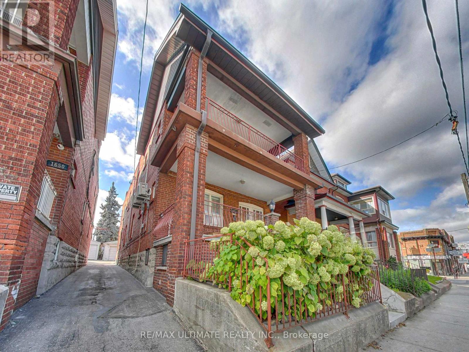 B - 1652 DUFFERIN STREET, Toronto, Ontario