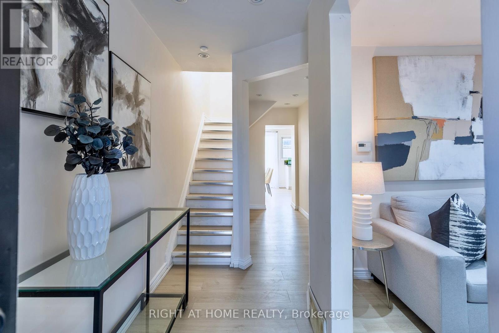 Property at 266 EARLSCOURT AVENUE image 3