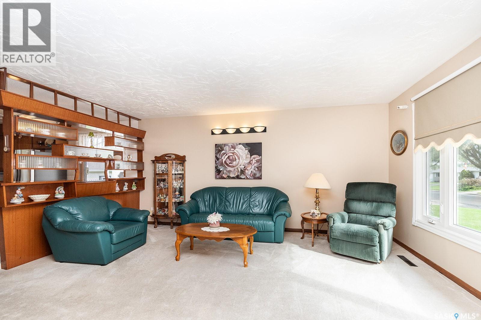 Property at 201 Montreal AVENUE S image 5