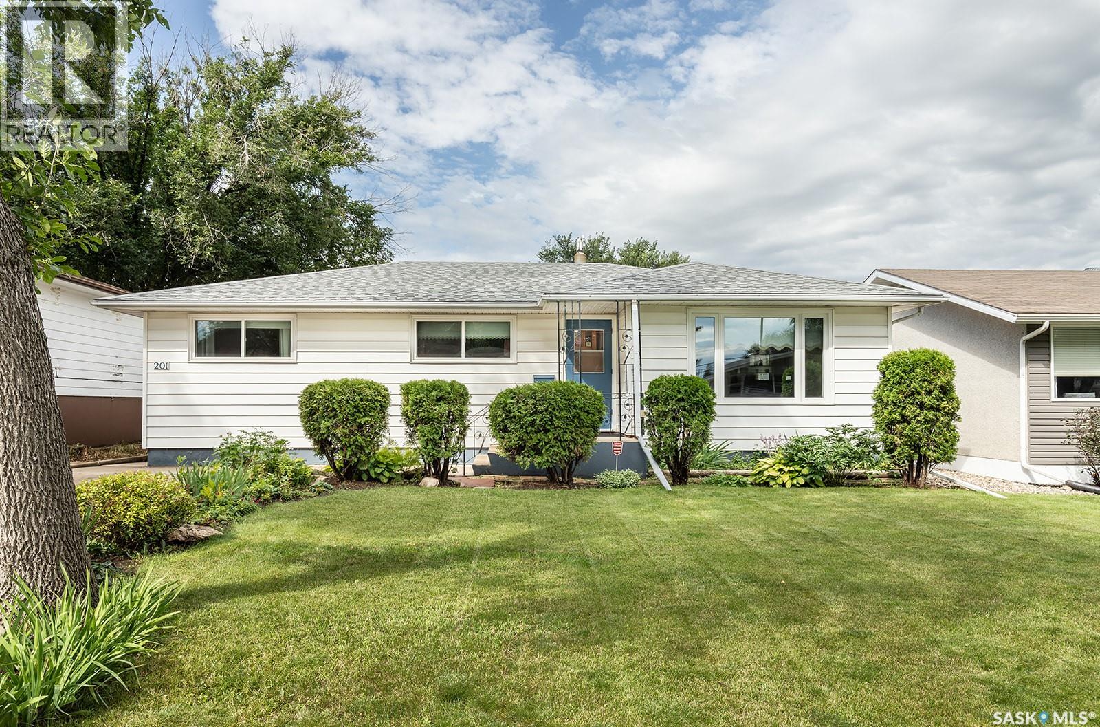 Property at 201 Montreal AVENUE S image 1