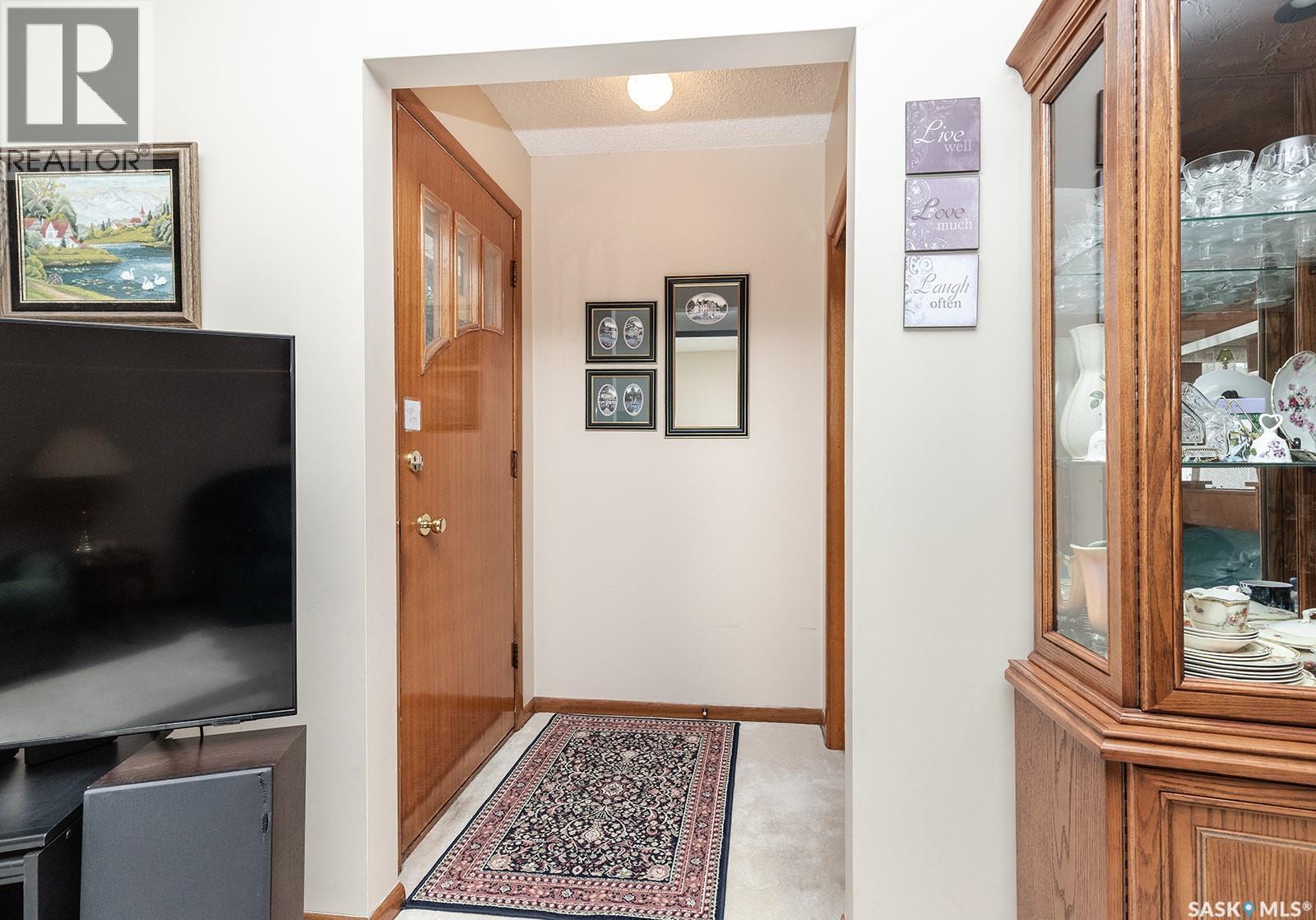 Property at 201 Montreal AVENUE S image 3