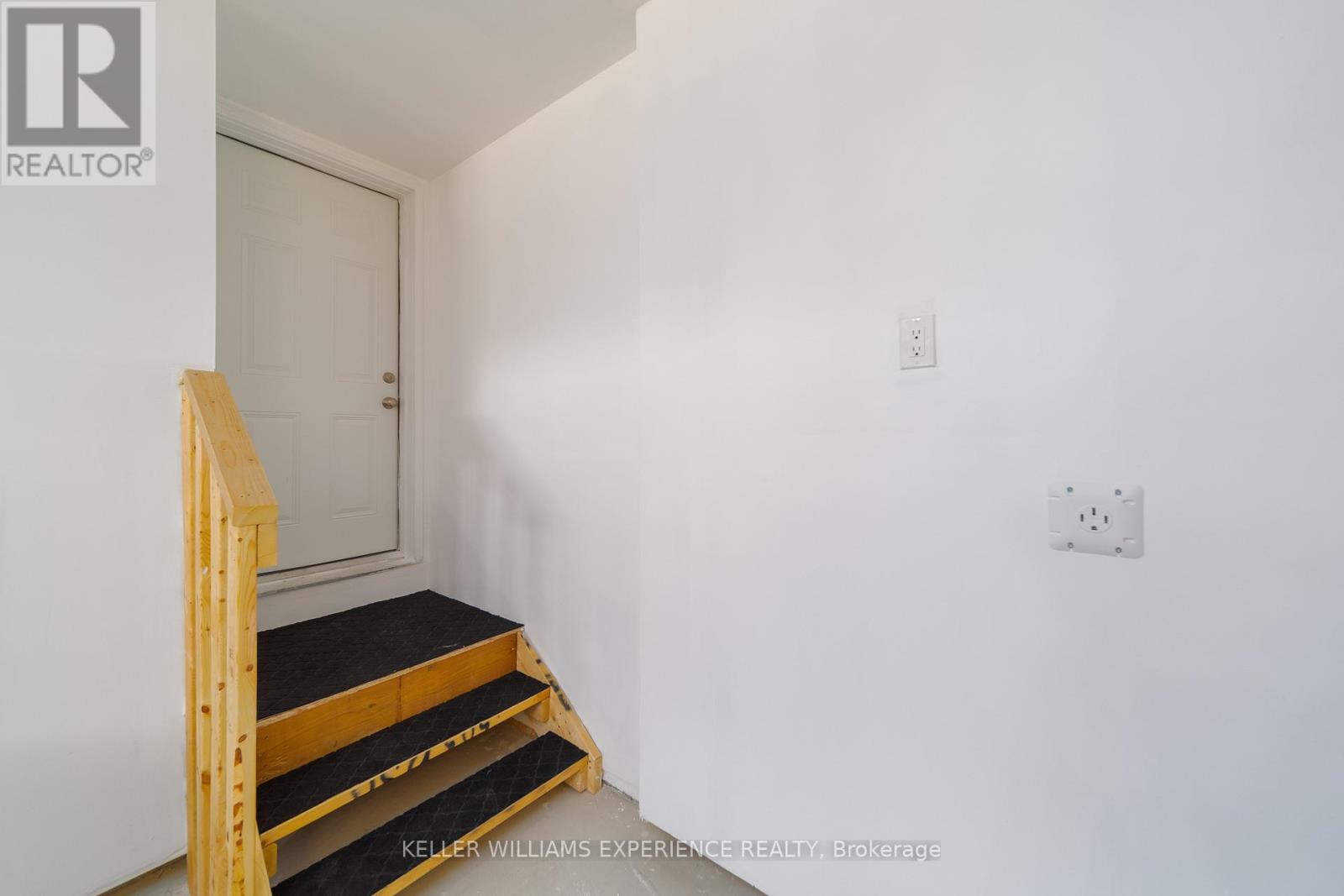 4 Shapira Avenue, Wasaga Beach, Ontario  L9Z 0K1 - Photo 8 - S12316807