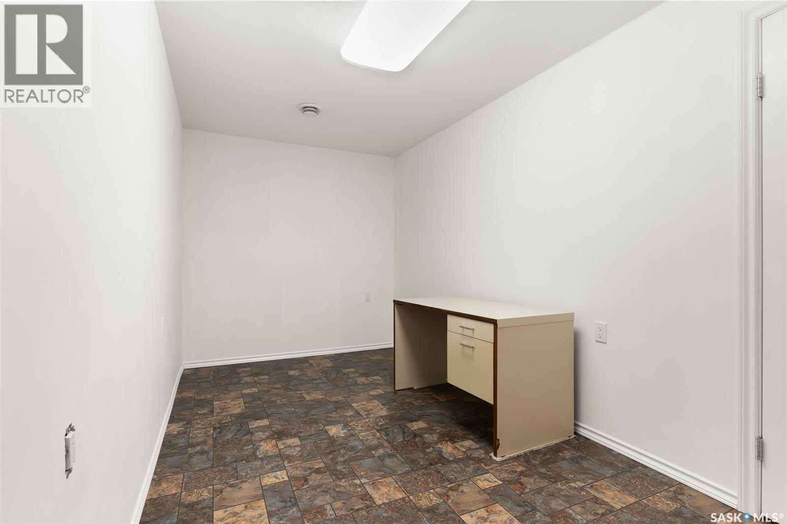 23 2751 Windsor Park Road, Regina, Saskatchewan  S4V 1H1 - Photo 28 - SK015682