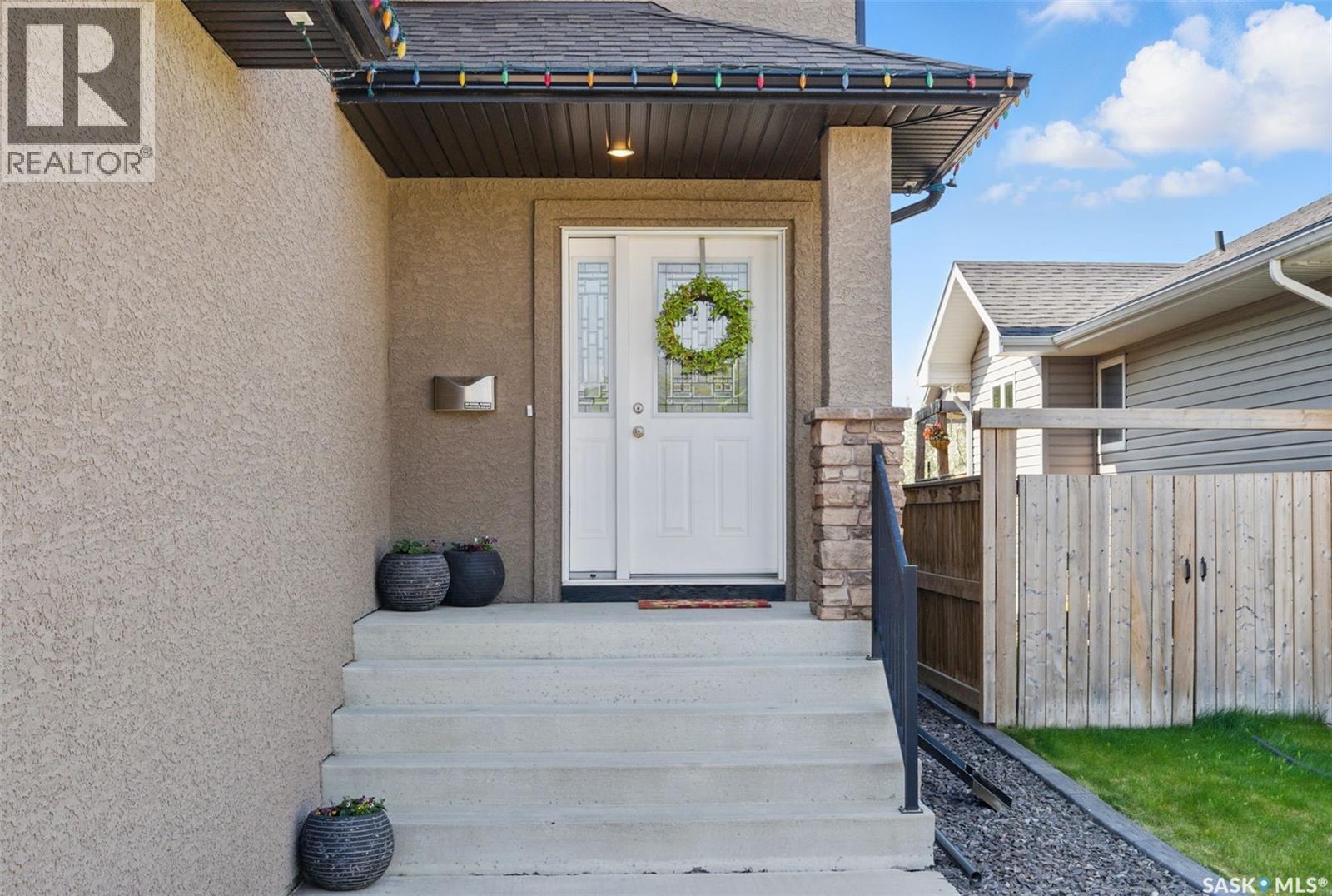 Property at 418 Hastings CRESCENT image 3