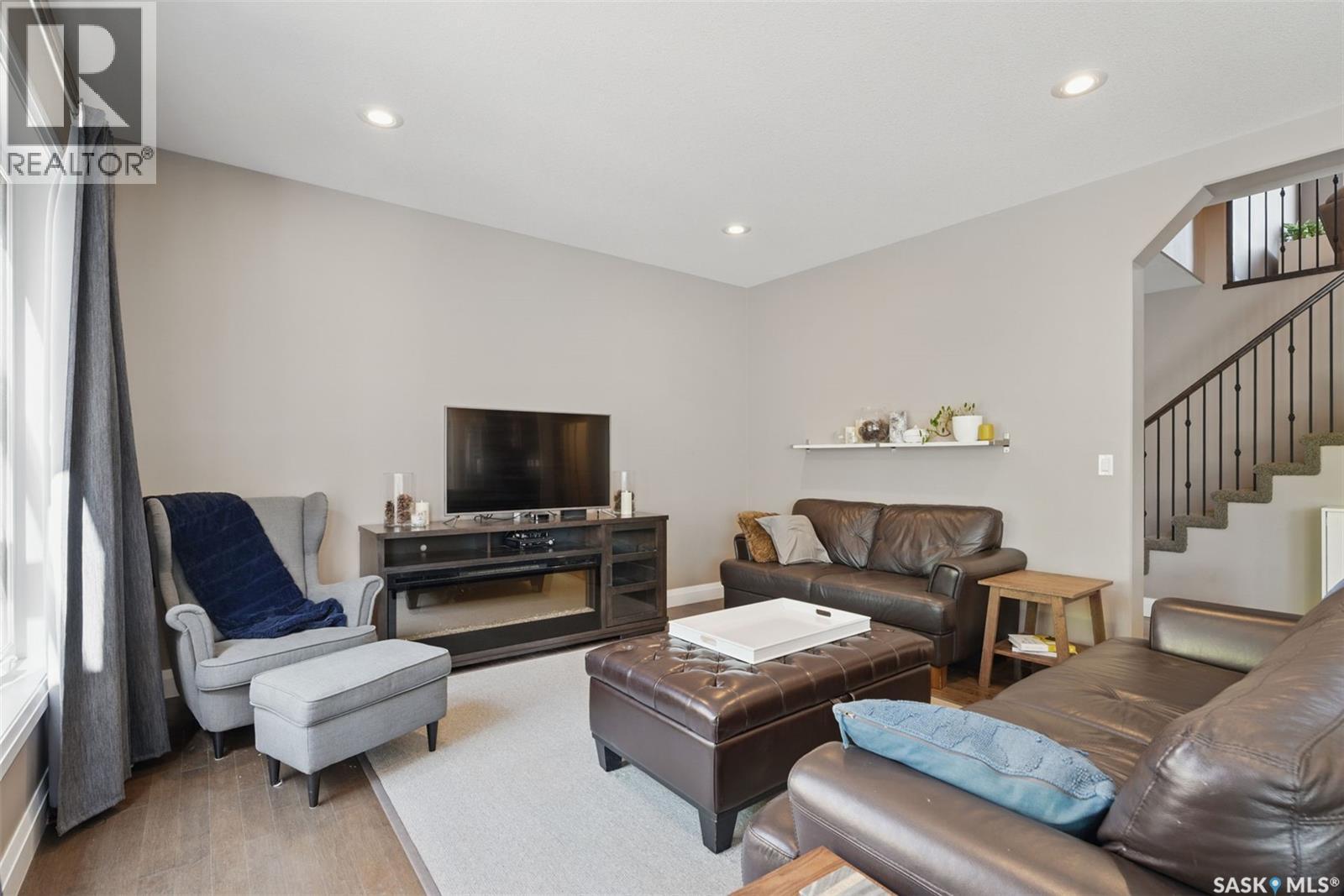 Property at 418 Hastings CRESCENT image 5