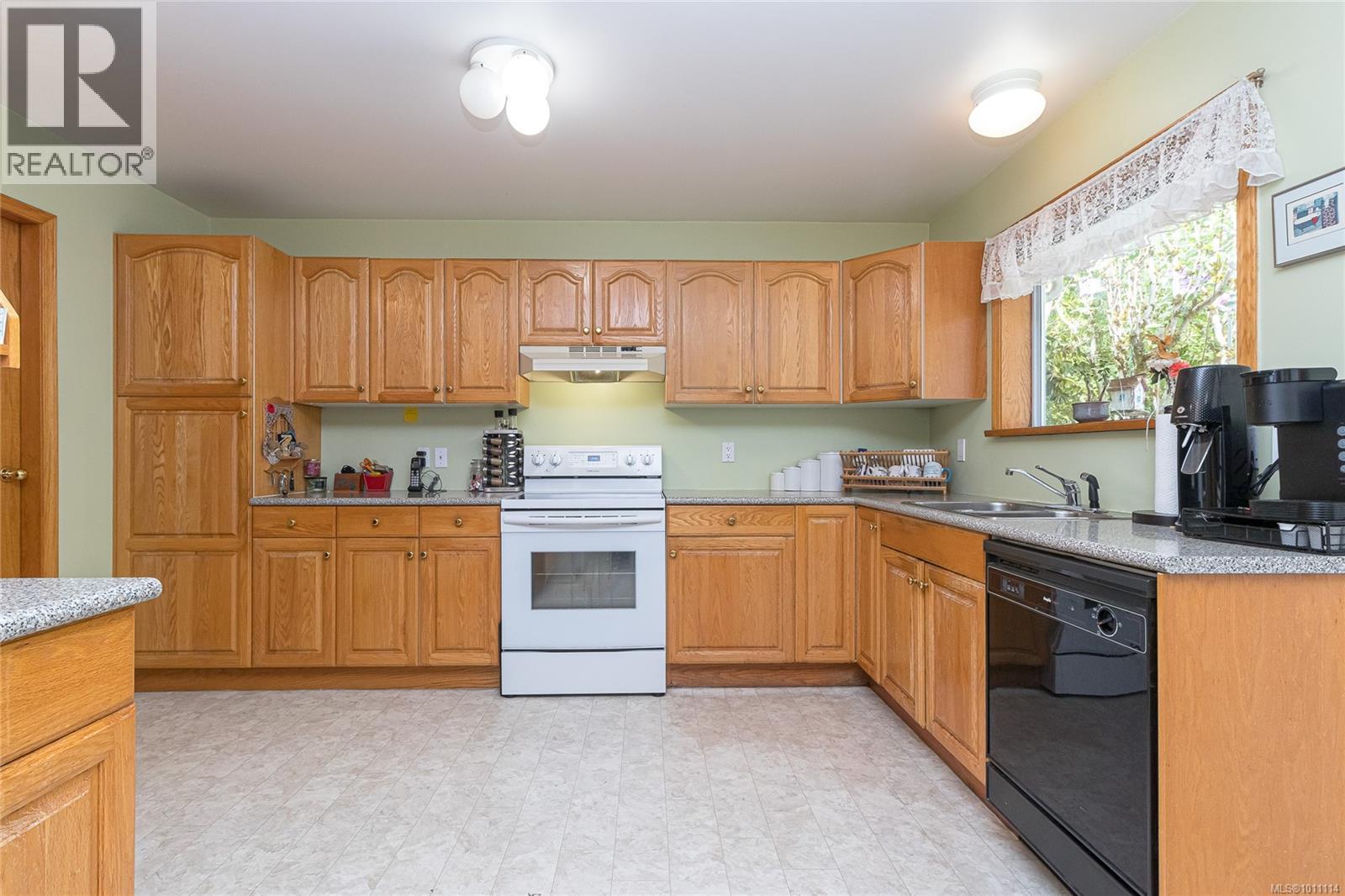 667 Goldie Ave, Langford, British Columbia  V9B 6H3 - Photo 12 - 1011114