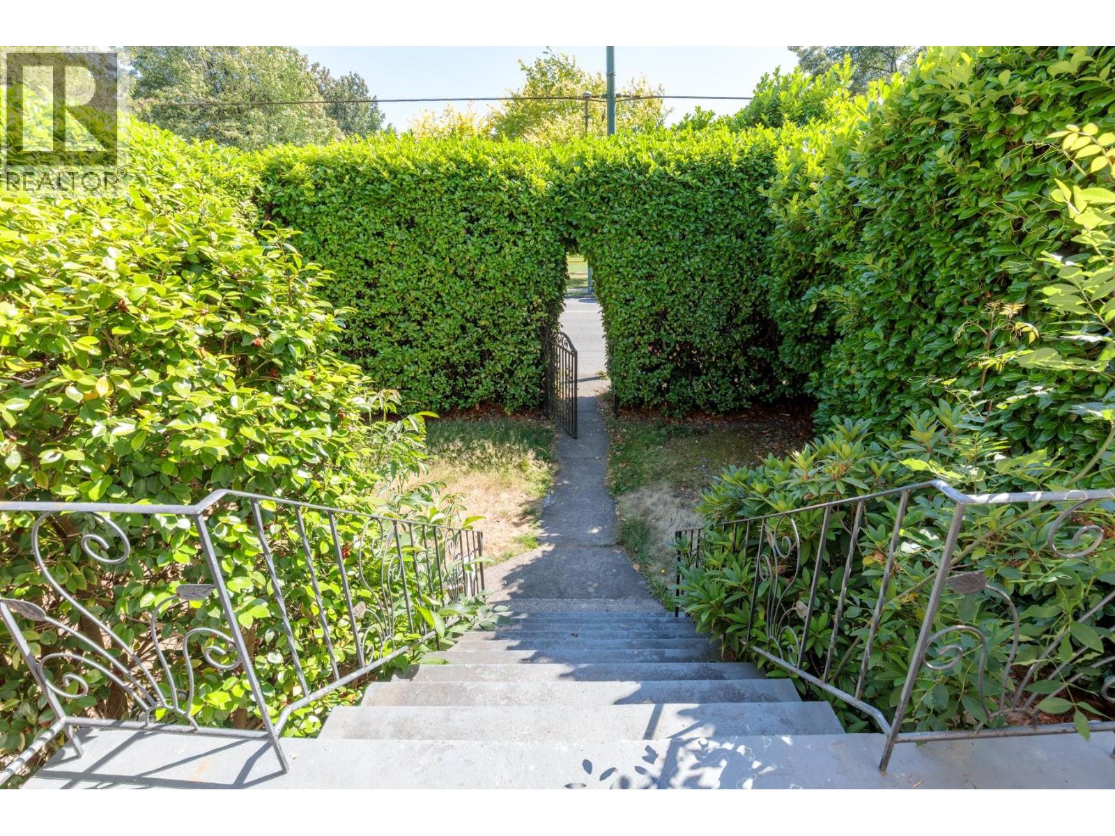 2529 W 41st Avenue, Vancouver, British Columbia  V6N 3C2 - Photo 2 - R3037349