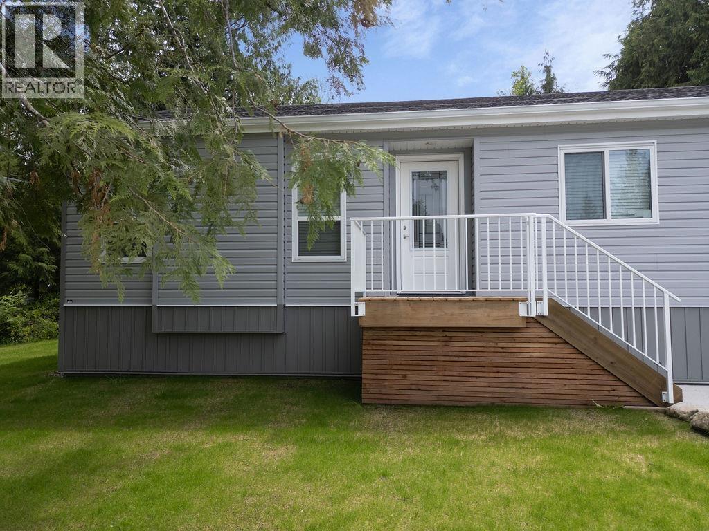 11 1416 North Road, Gibsons, British Columbia  V0N 1V1 - Photo 2 - R3037360