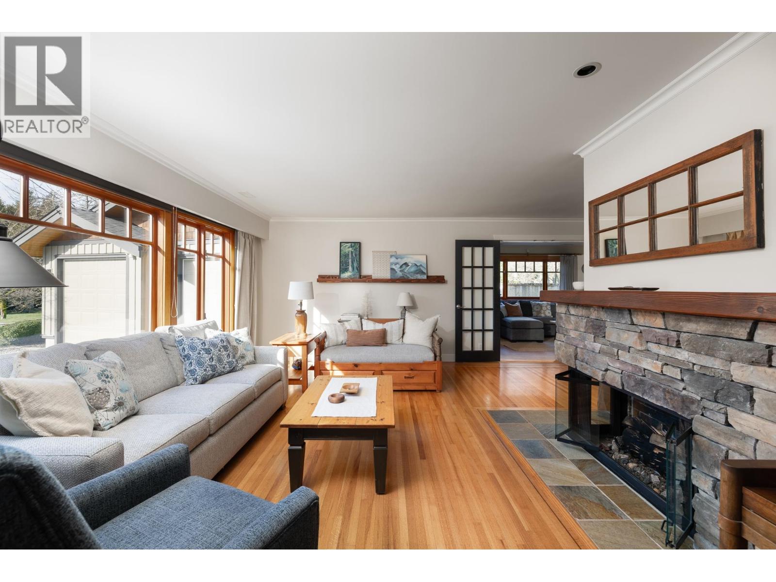 Property at 986 TUDOR AVENUE image 5