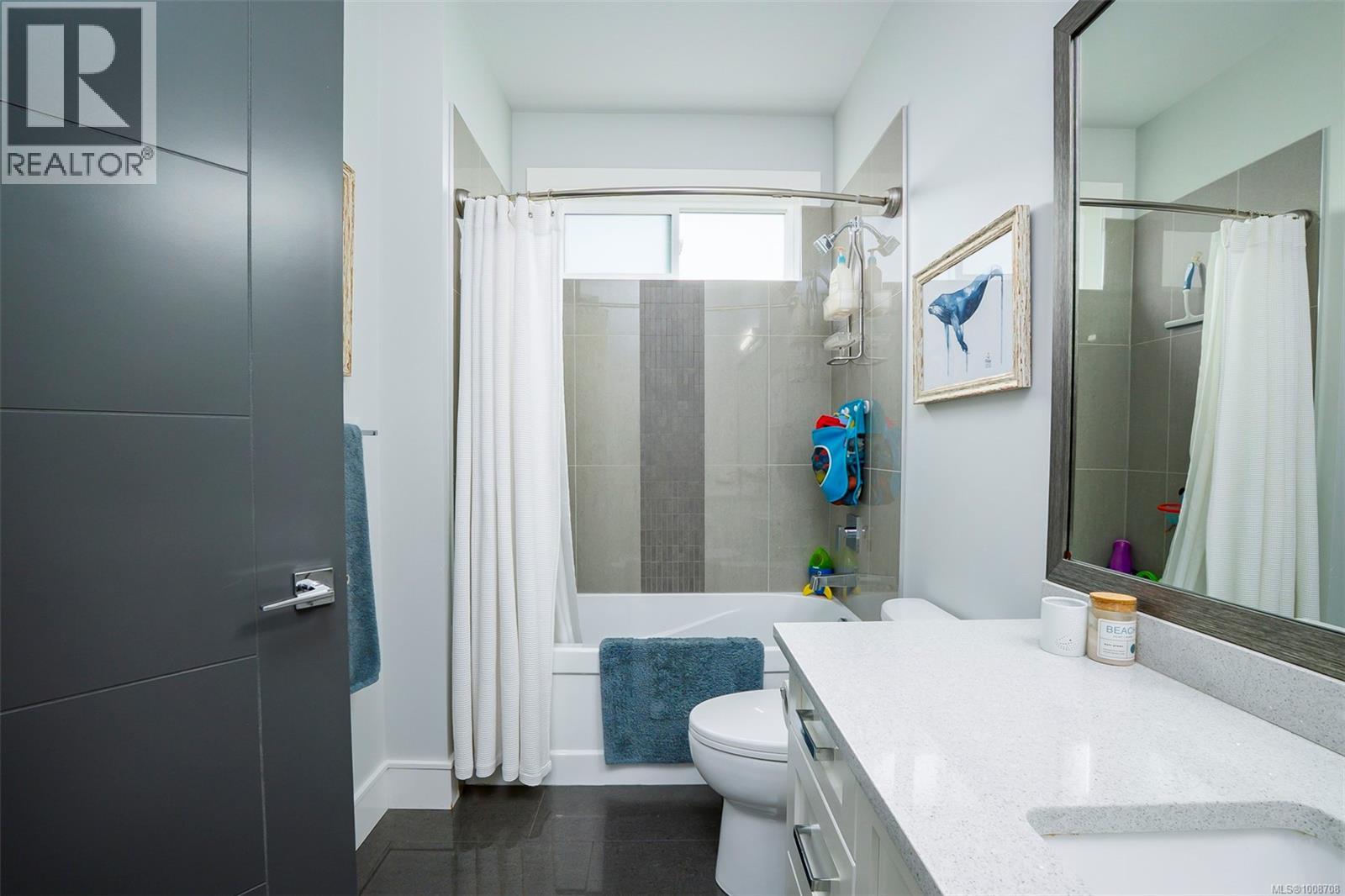 Property at 2498 Lynburn Cres image 2