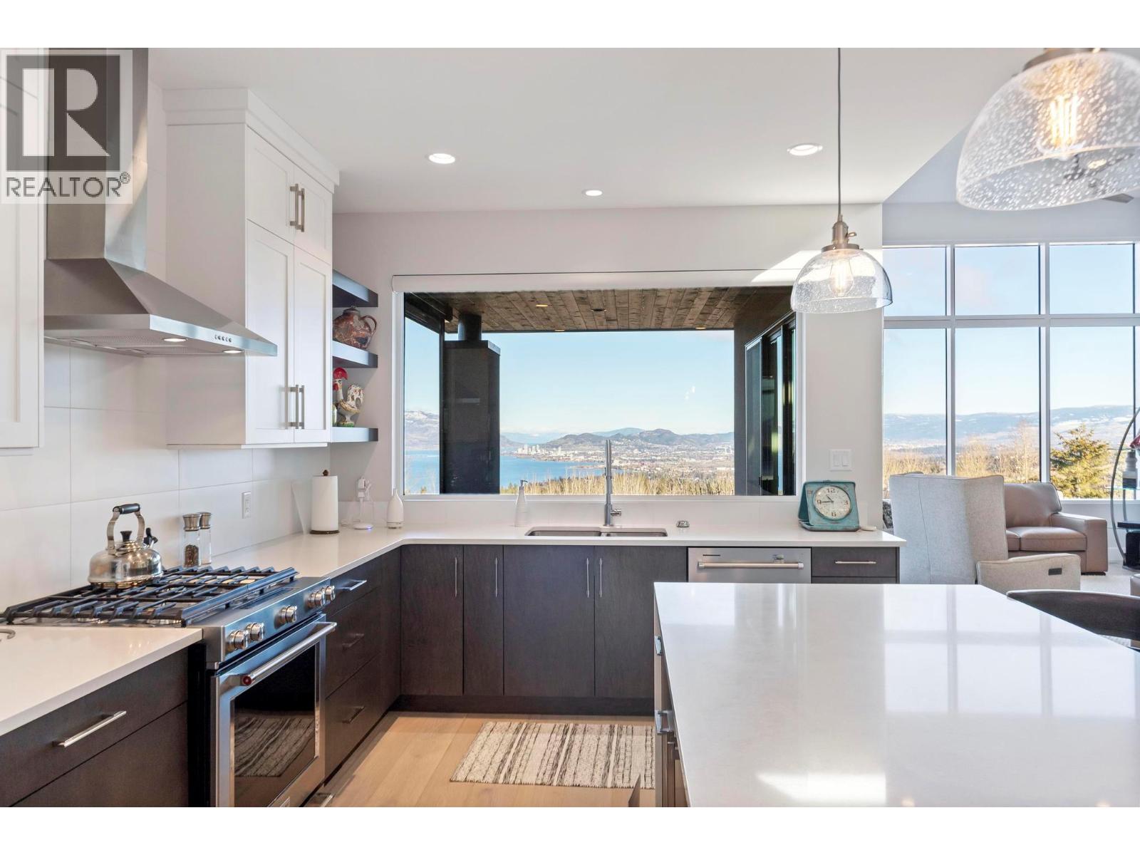 484 Sparrow Hawk Court, Kelowna, British Columbia  V1W 0A6 - Photo 4 - 10359438