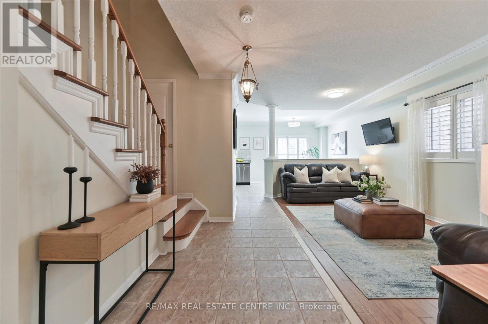 Property at 1091 WINDBROOK GROVE image 5