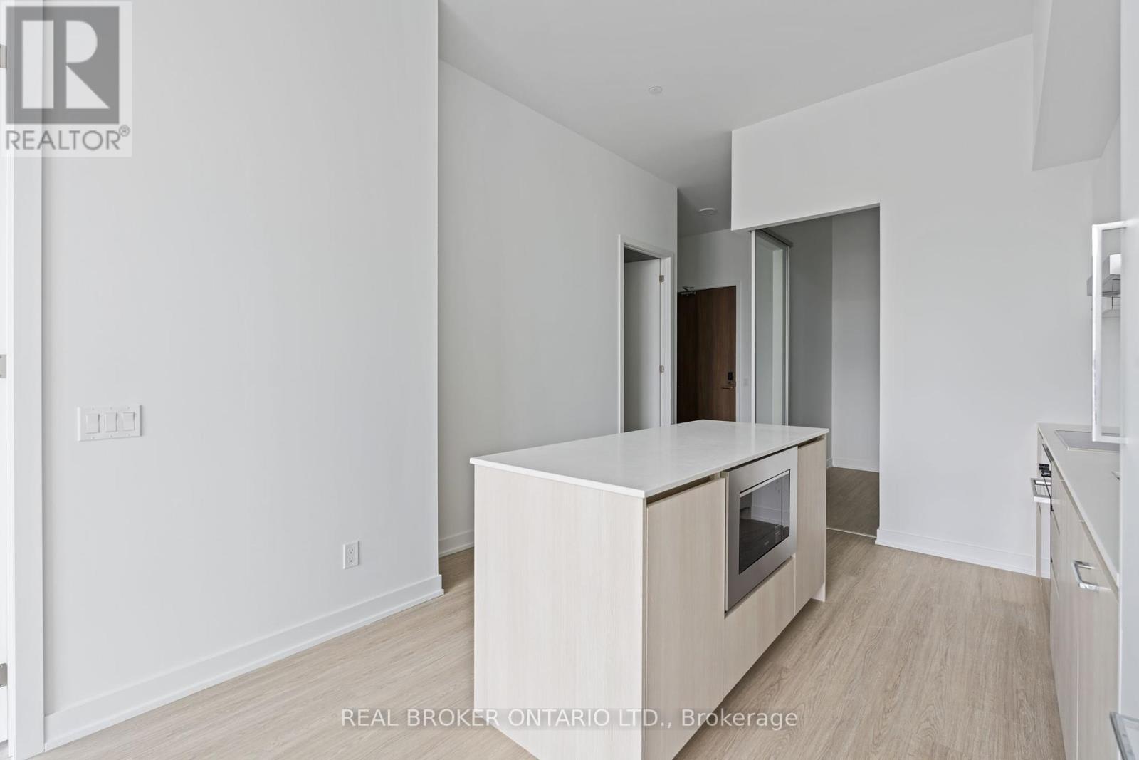 104 - 8188 Yonge Street, Vaughan, Ontario  L4J 0M2 - Photo 13 - N12344312