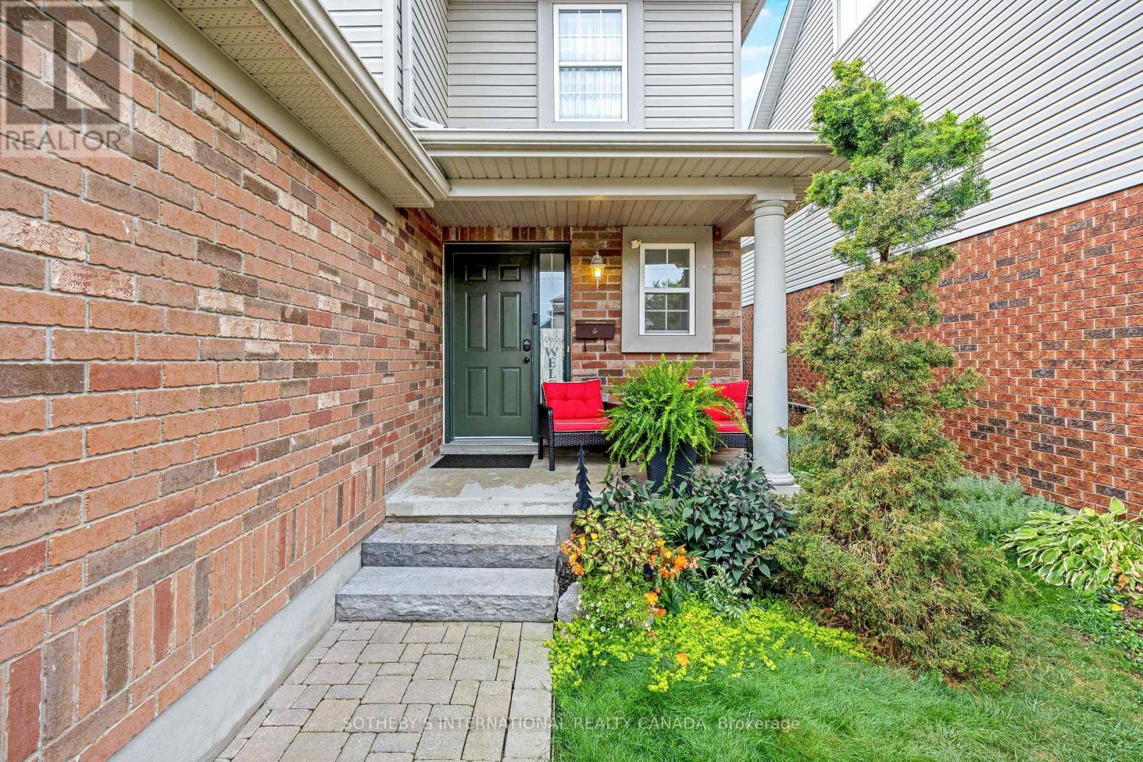 Property at 61 DARLING CRESCENT image 4