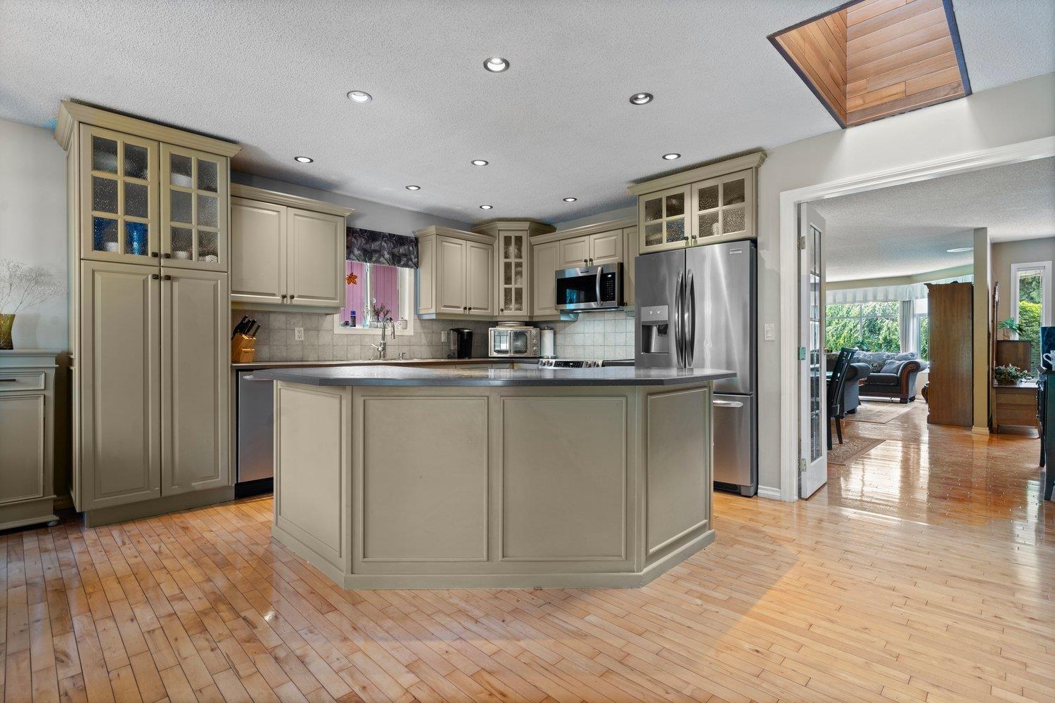 45605 Worthington Place, Sardis West Vedder, Chilliwack, British Columbia  V2R 1N6 - Photo 3 - R3037157