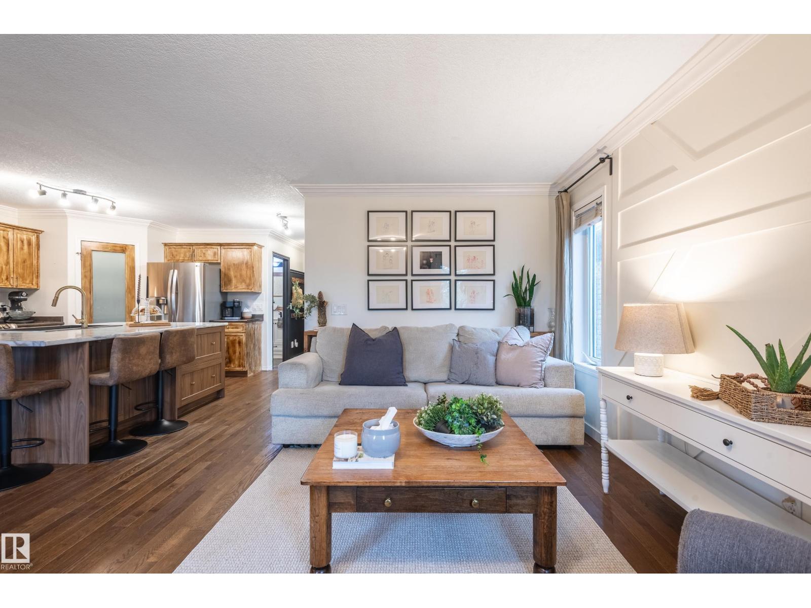 Property at 37 GRAYRIDGE CR image 4