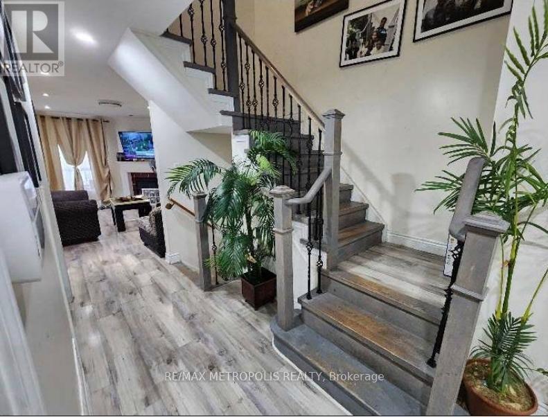 Property at 18 ACME CRESCENT image 2
