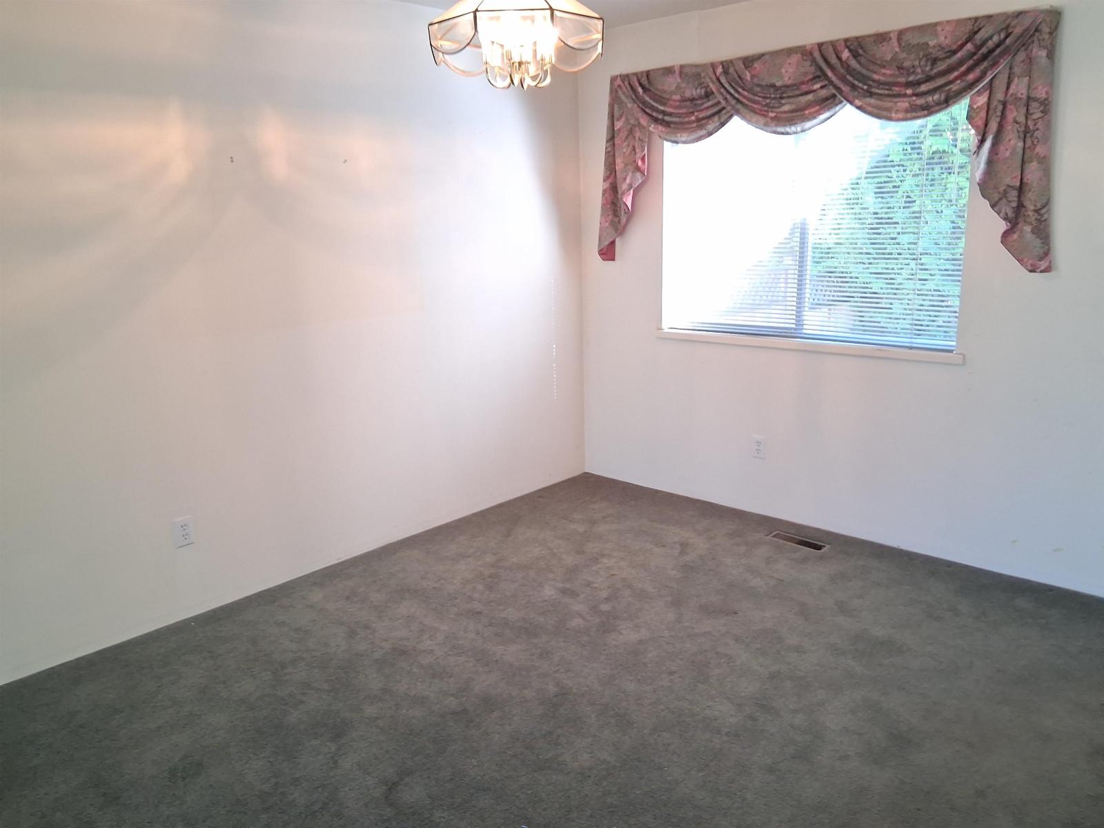 Property at 15482 91 AVENUE image 3