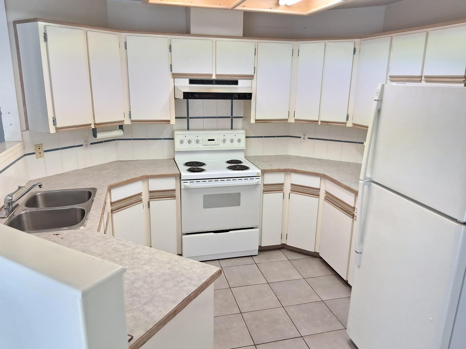 Property at 15482 91 AVENUE image 4