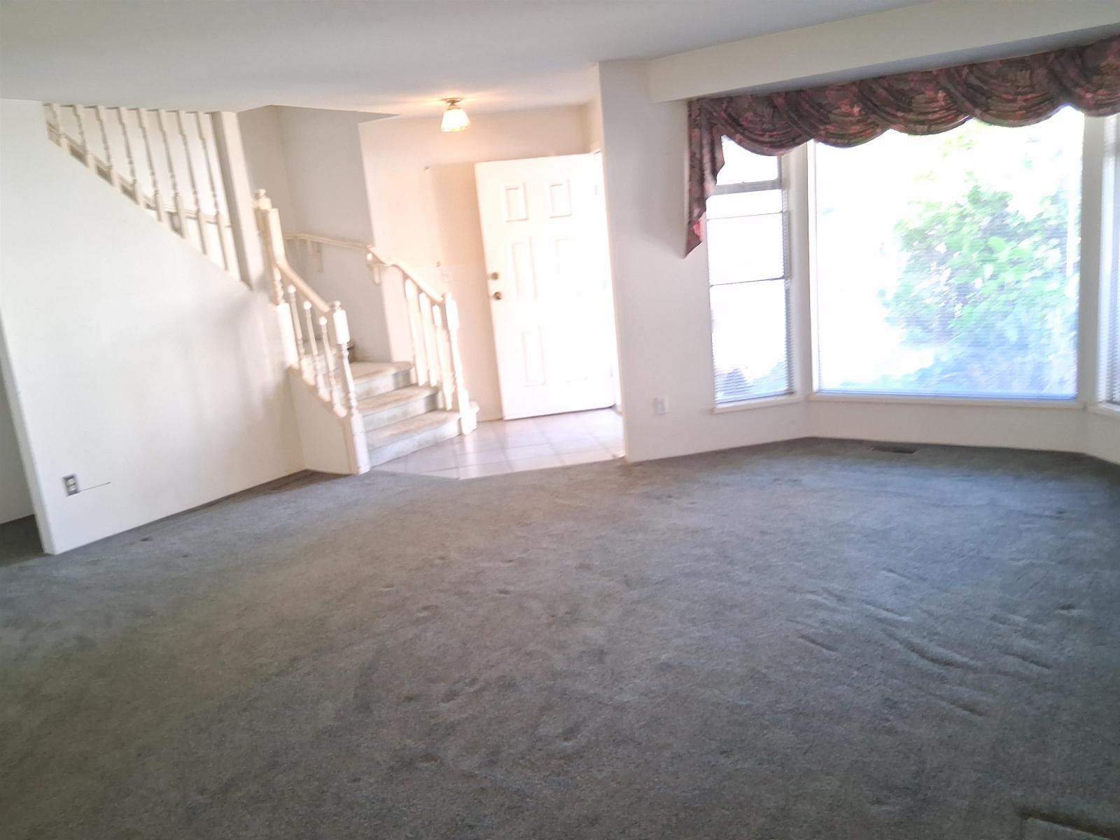 Property at 15482 91 AVENUE image 2