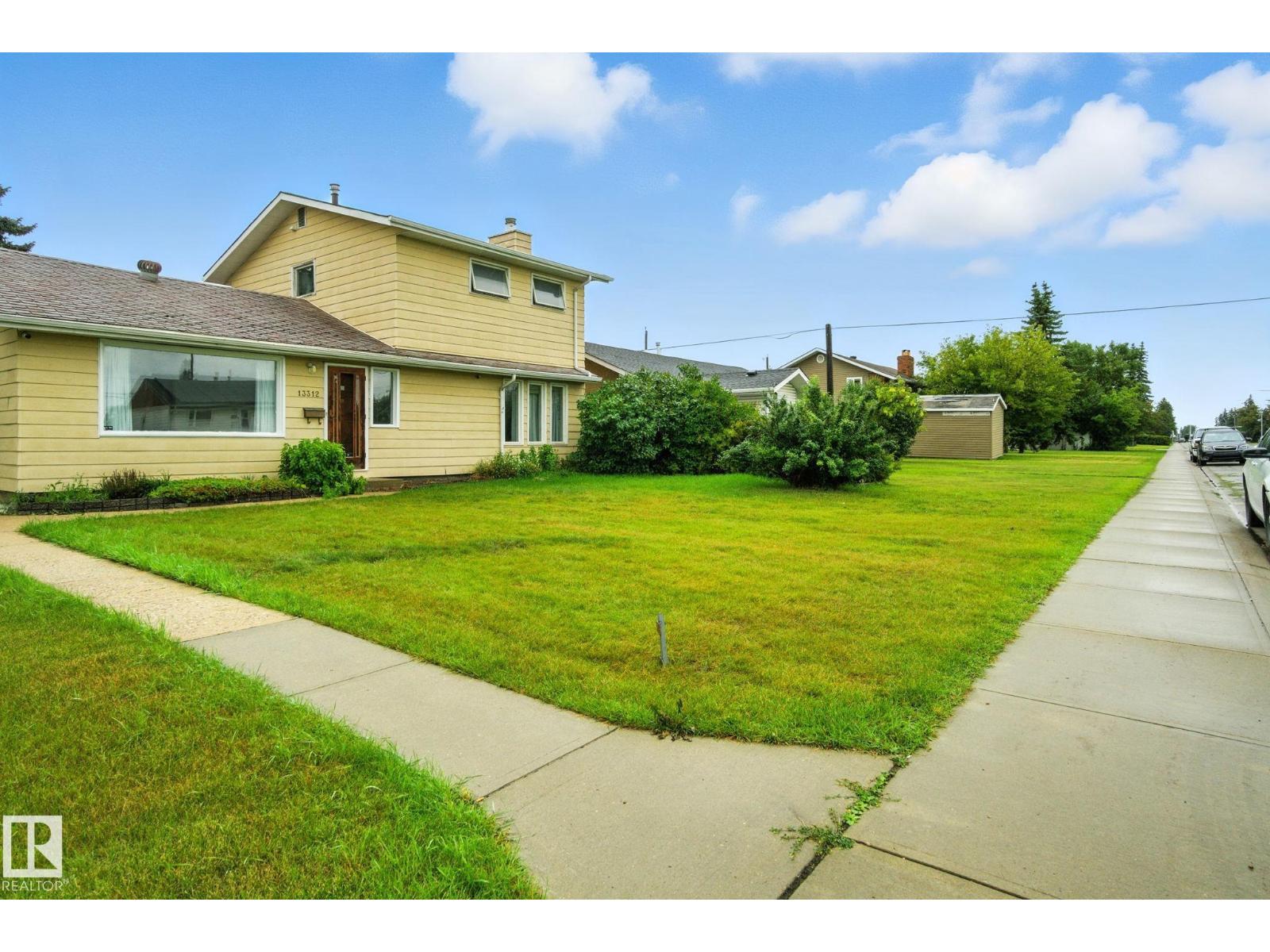 Property at 13312 135 ST NW image 2