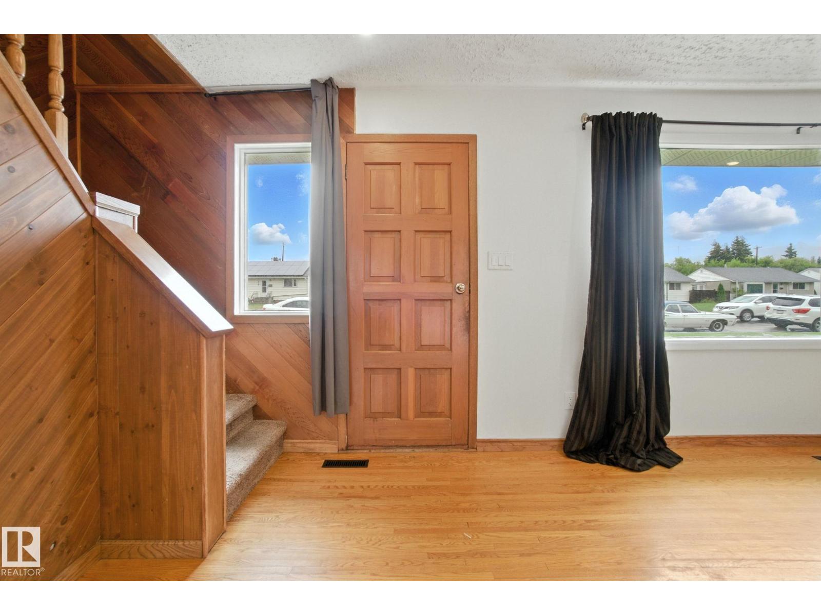 Property at 13312 135 ST NW image 3