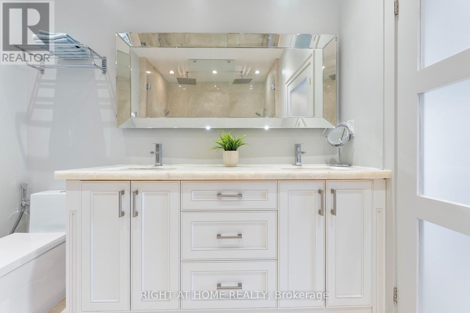 5104 - 65 Bremner Boulevard, Toronto, Ontario  M5J 0A7 - Photo 16 - C12345678
