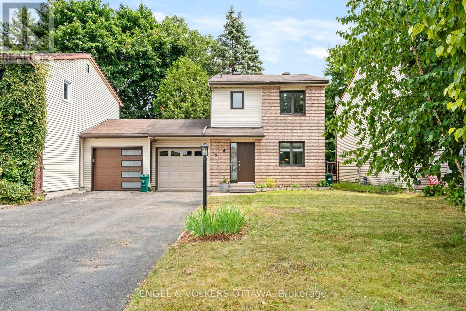 42 HENFIELD AVENUE, Ottawa, Ontario