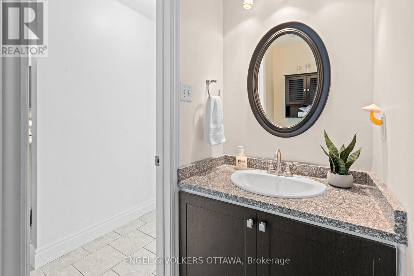 42 Henfield Avenue, Ottawa, Ontario  K2J 1J8 - Photo 5 - X12345719