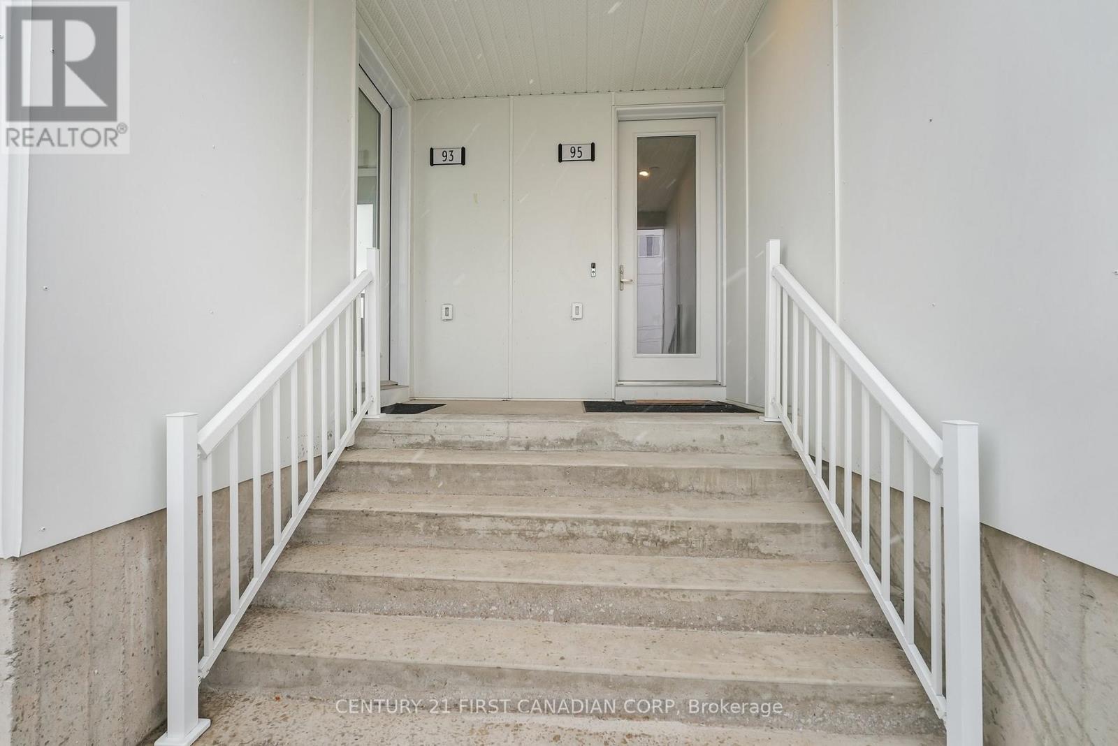 95-234 Edgevalley Road N, London East (East D), Ontario  N5J 0E3 - Photo 3 - X12345753