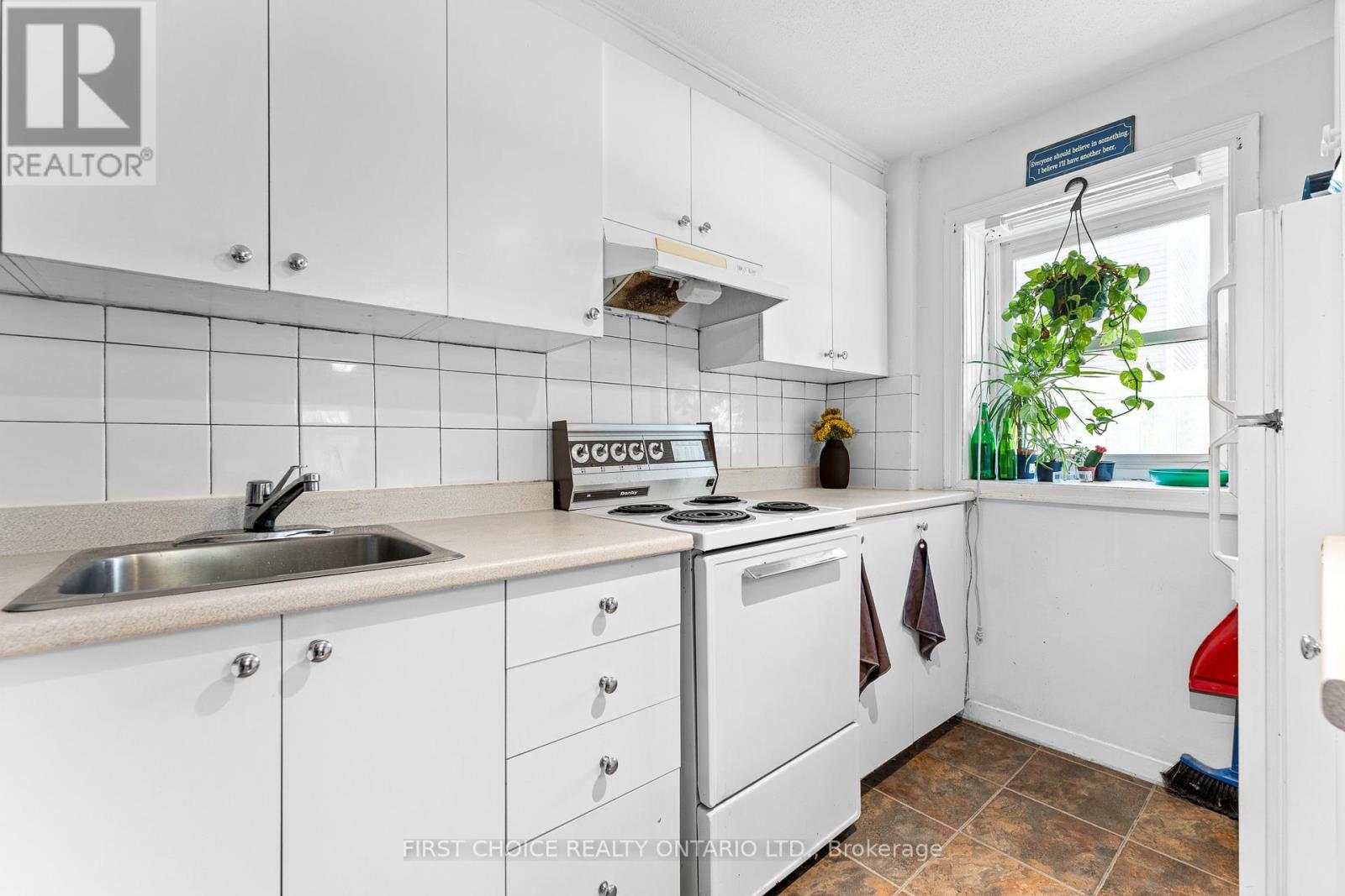 253 Frechette Street, Ottawa, Ontario  K1L 7T3 - Photo 6 - X12345748