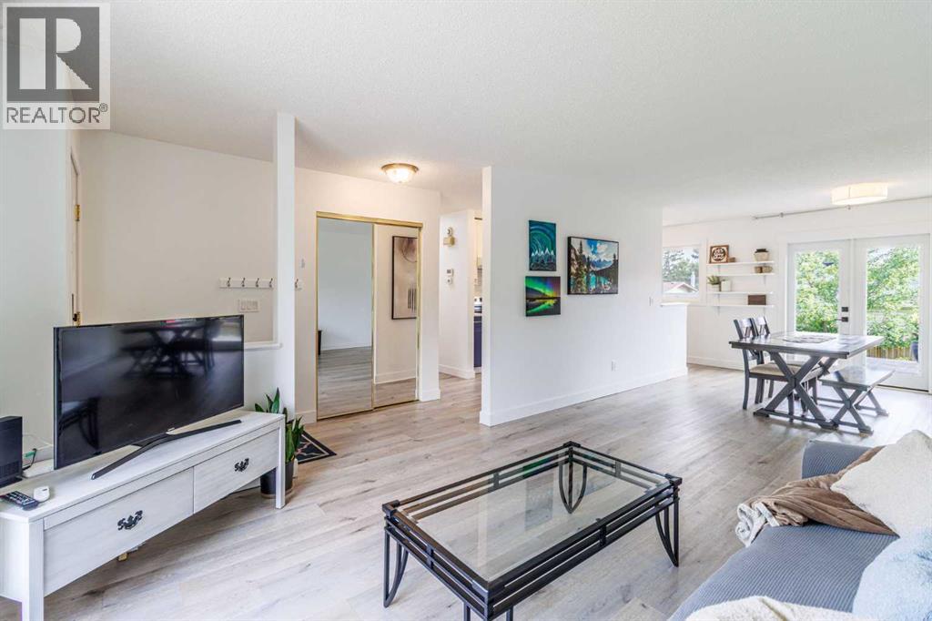 Property at 105 Carr Place image 4
