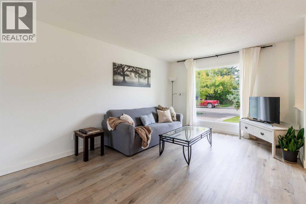 Property at 105 Carr Place image 5