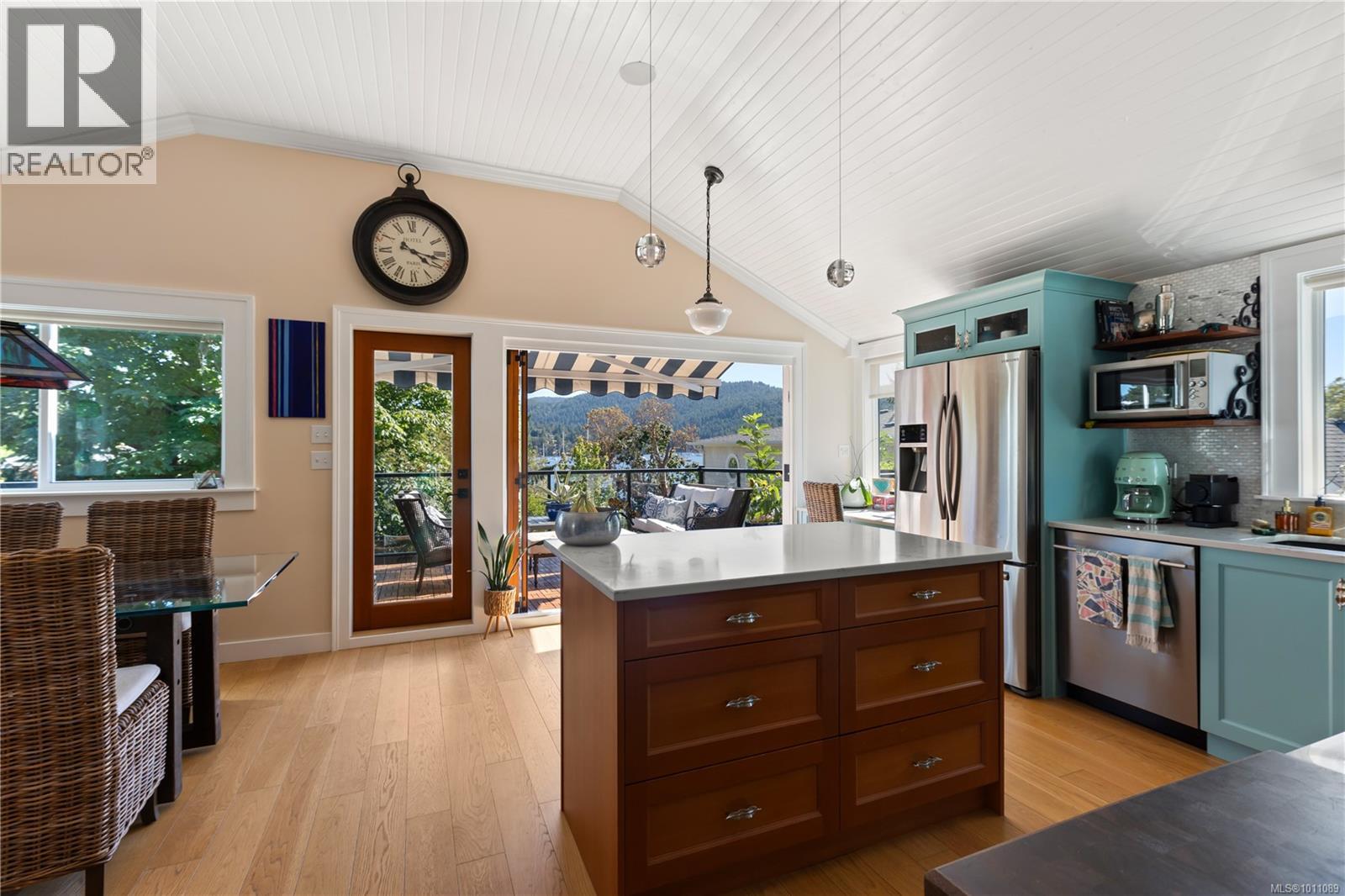 Property at 761 Harding Lane image 3